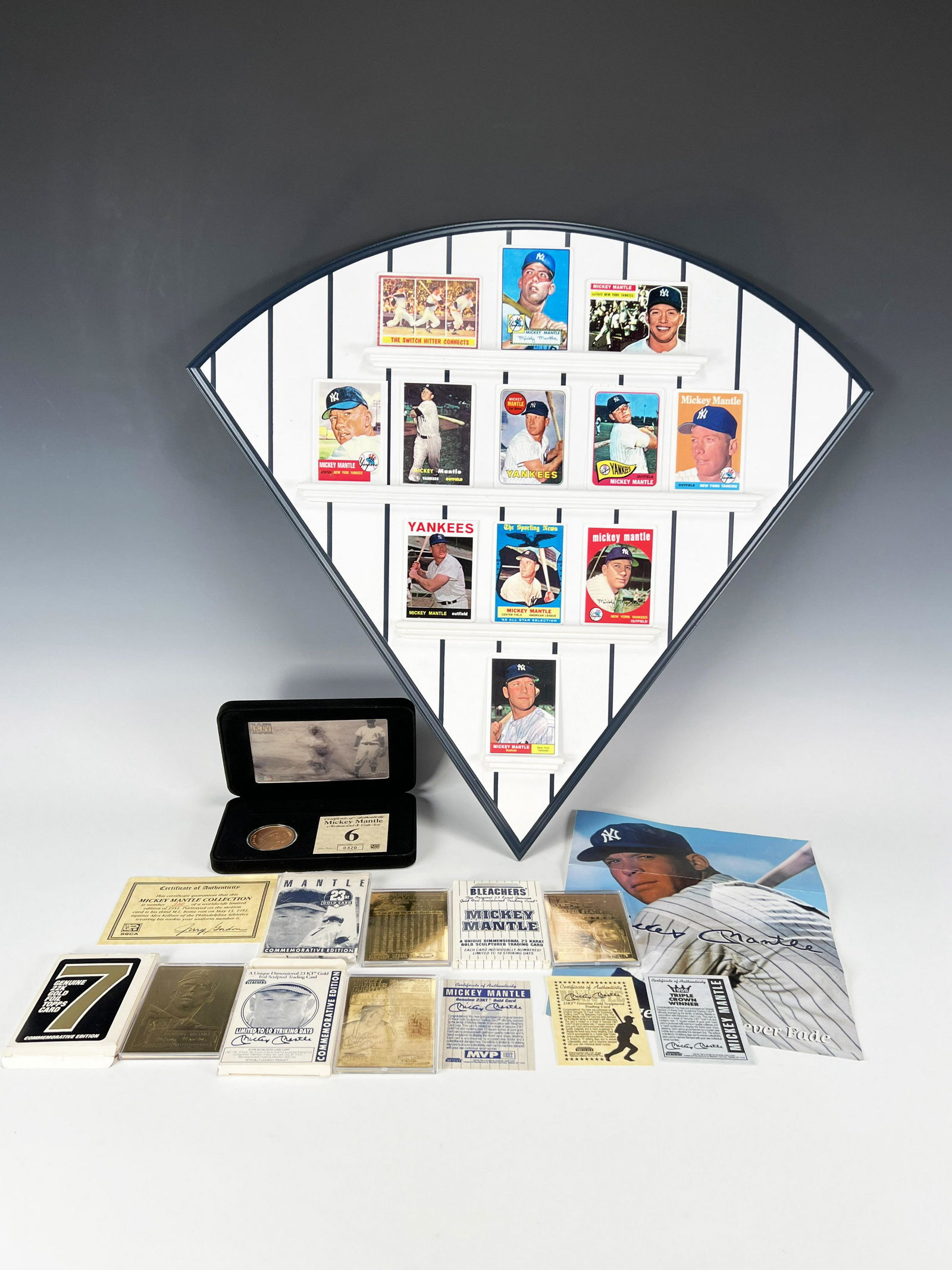 MICKEY MANTLE COLLECTIBLE CARDS WITH DISPLAY AND POSTERS (1 of 6)