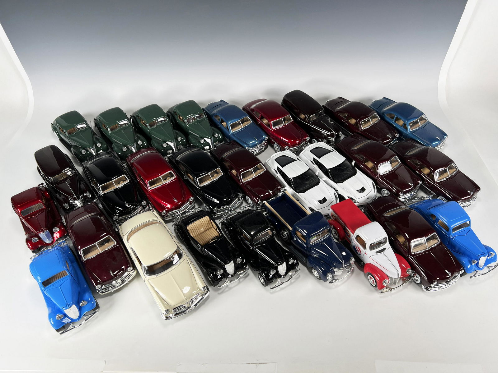 LOT OF SCALE MODEL CARS FORD CHEVROLET (1 of 10)