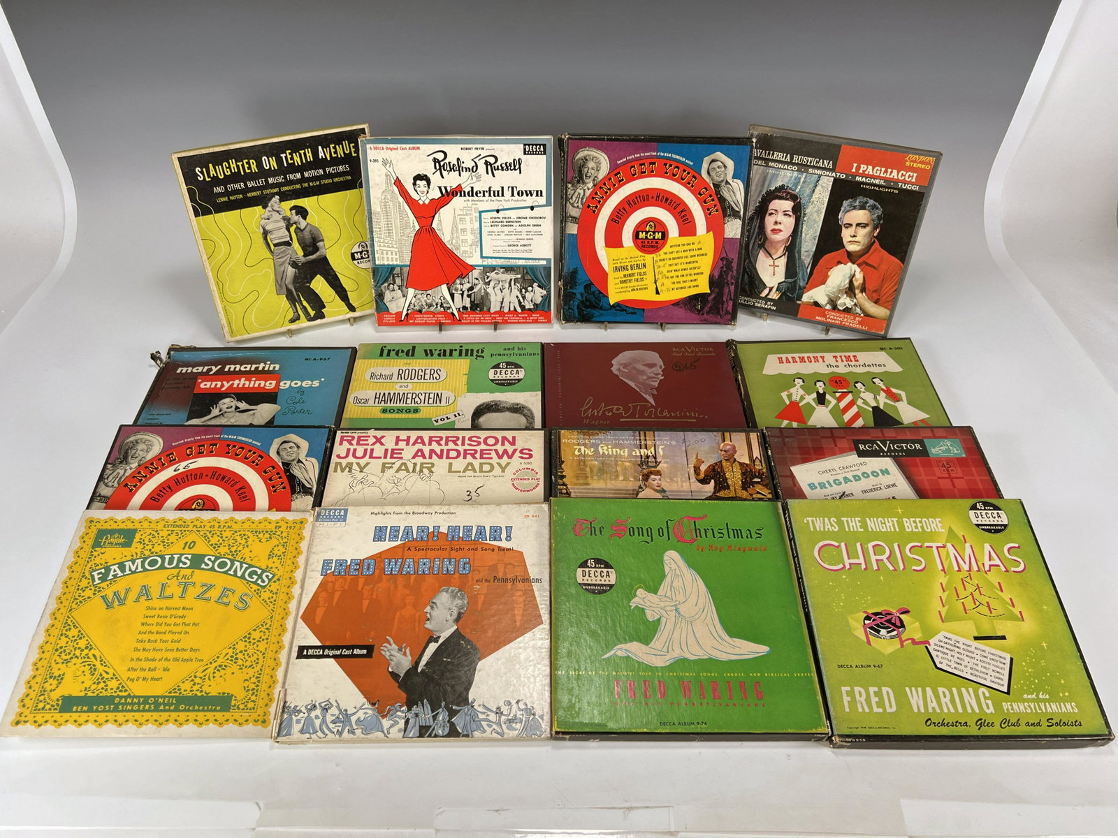 LOT OF VINTAGE 45S IN BOXES: LOT OF VINTAGE 45S IN BOXES Variety of vintage 45s in box. Includes Christmas music and show tunes. 7 1/4" x 7 1/4" Shipping