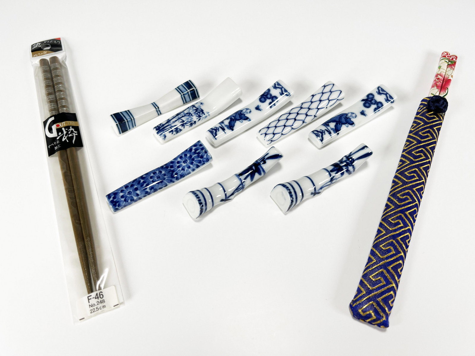 8 JAPANESE BLUE & WHITE PORCELAIN CHOPSTICK RESTS (1 of 3)