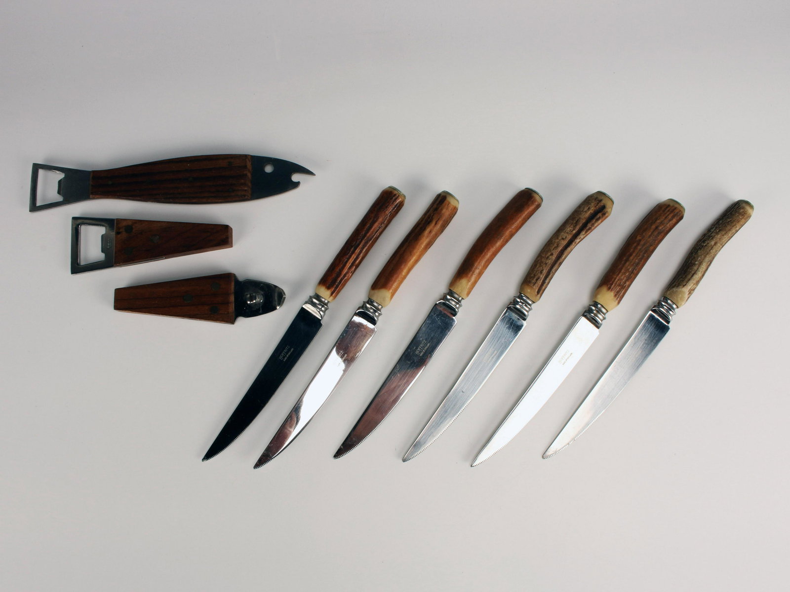 HOFFRITZ HORNED AND WOOD STAINLESS KNIVES BAR TOOLS: HOFFRITZ HORNED AND WOOD STAINLESS KNIVES BAR TOOLS Lot includes bar tool set and stainless horned knives, some marked Hoffritz made in England. Shipping: