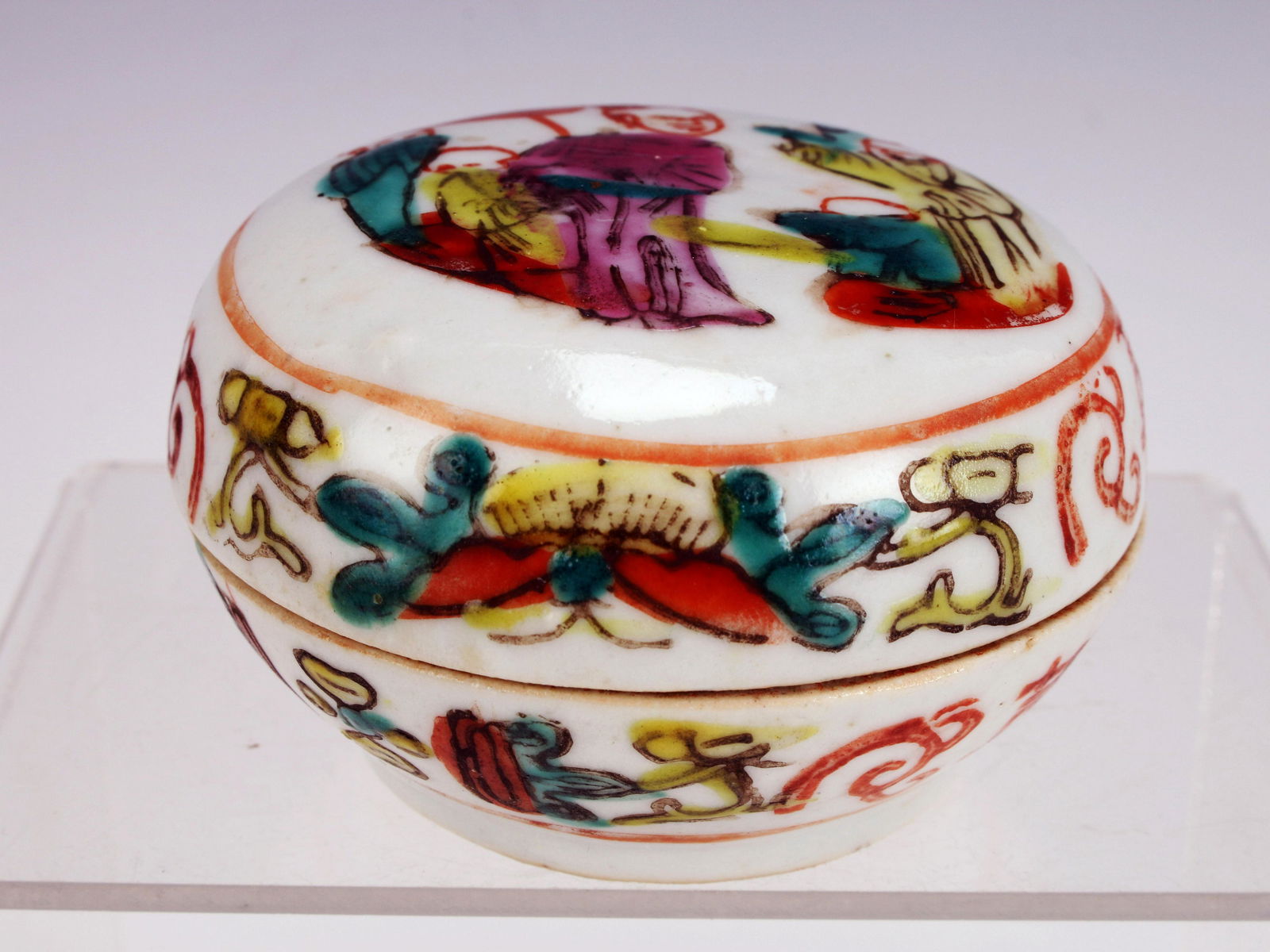 PORCELAIN LIDDED BOX (1 of 5)