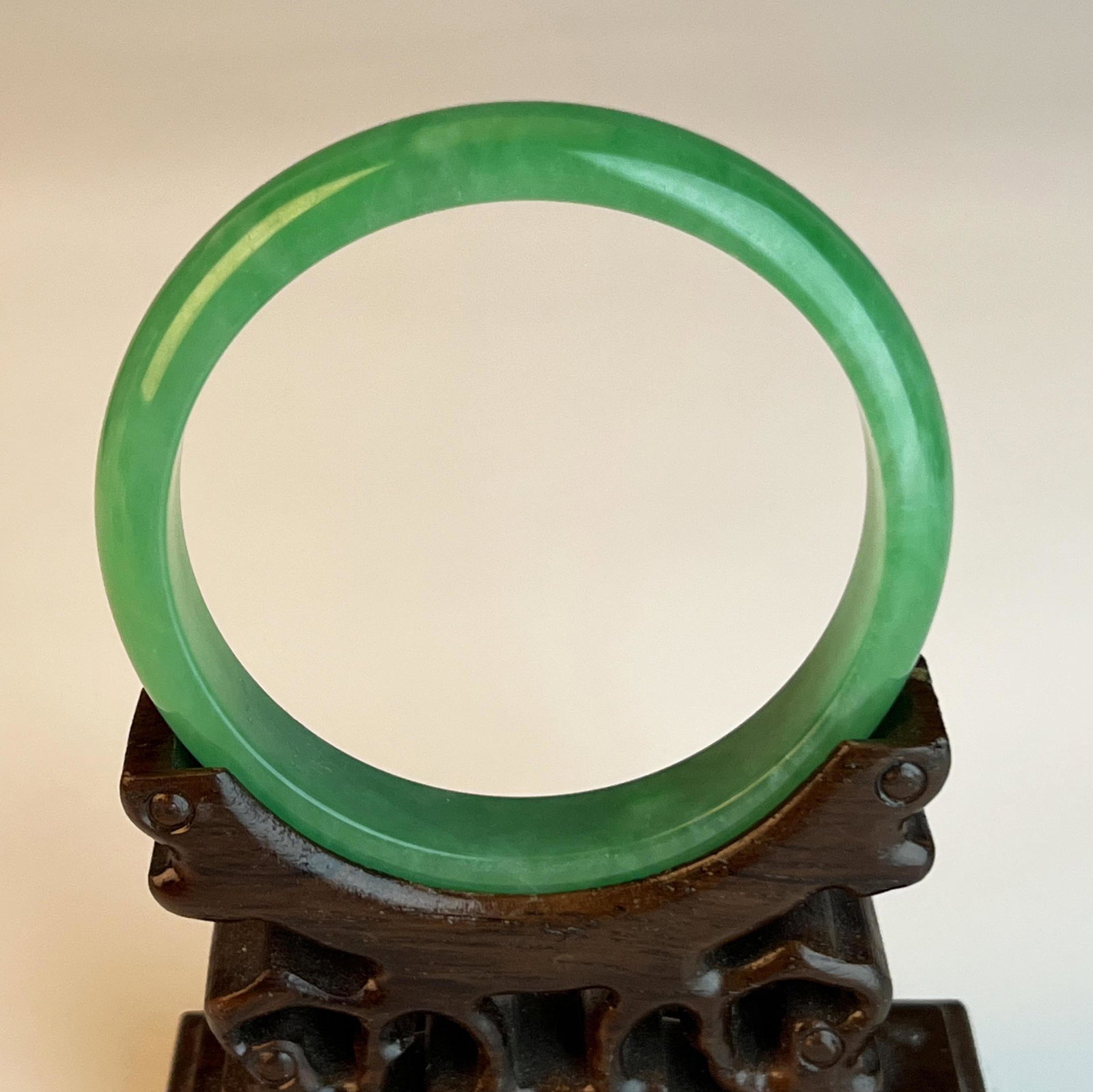 APPLE GREEN JADE BANGLE (1 of 3)