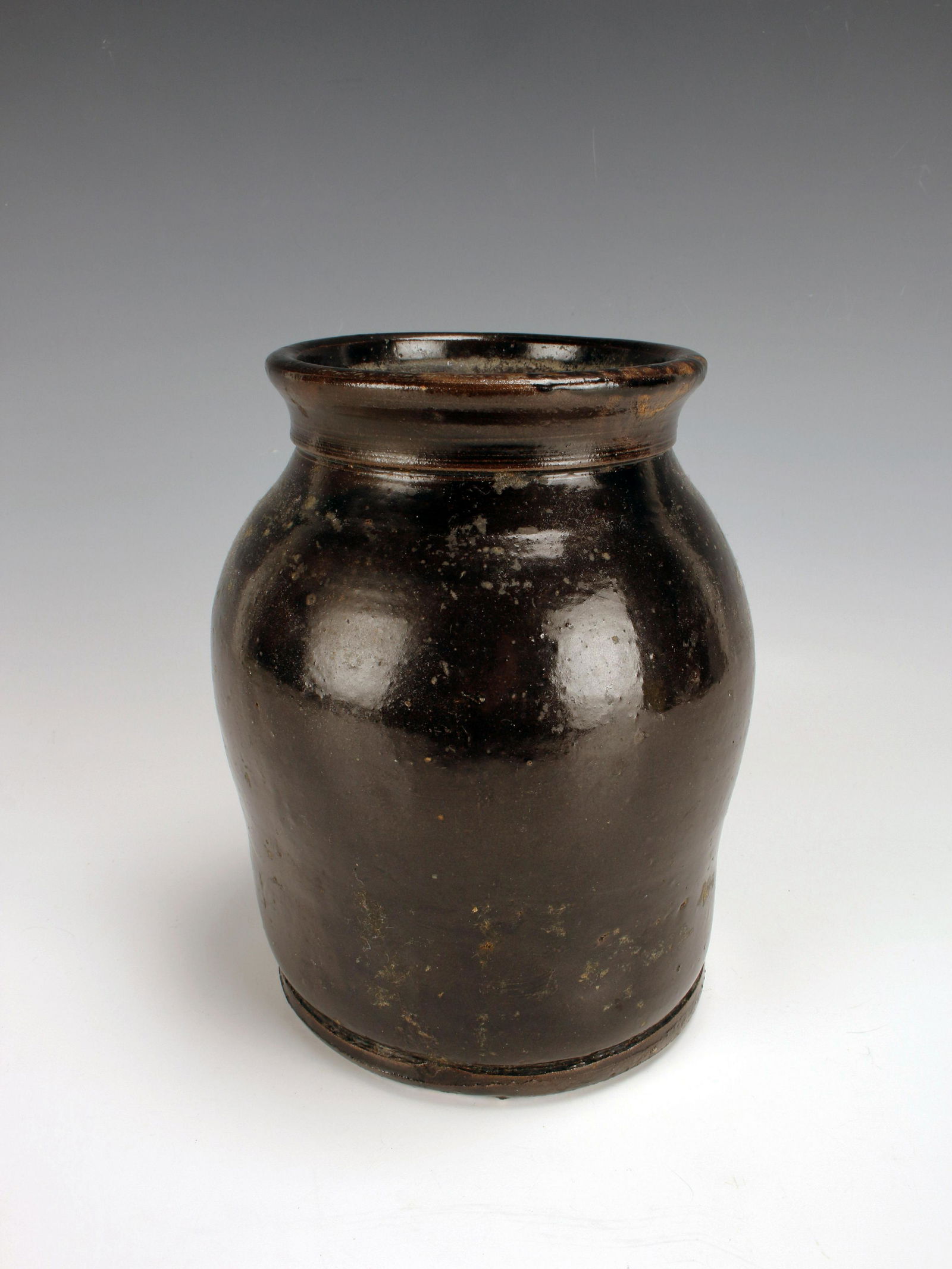 BROWN GLAZED AMERICAN POTTERY CROCK (1 of 5)