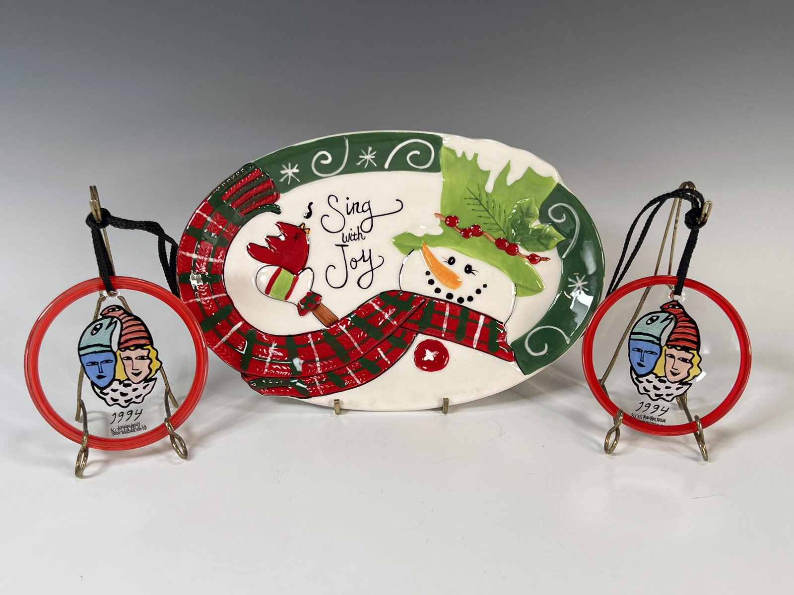 TWO KOSTA BODA ORNAMENTS & FITZ & FLOYD: TWO KOSTA BODA ORNAMENTS & FITZ & FLOYD