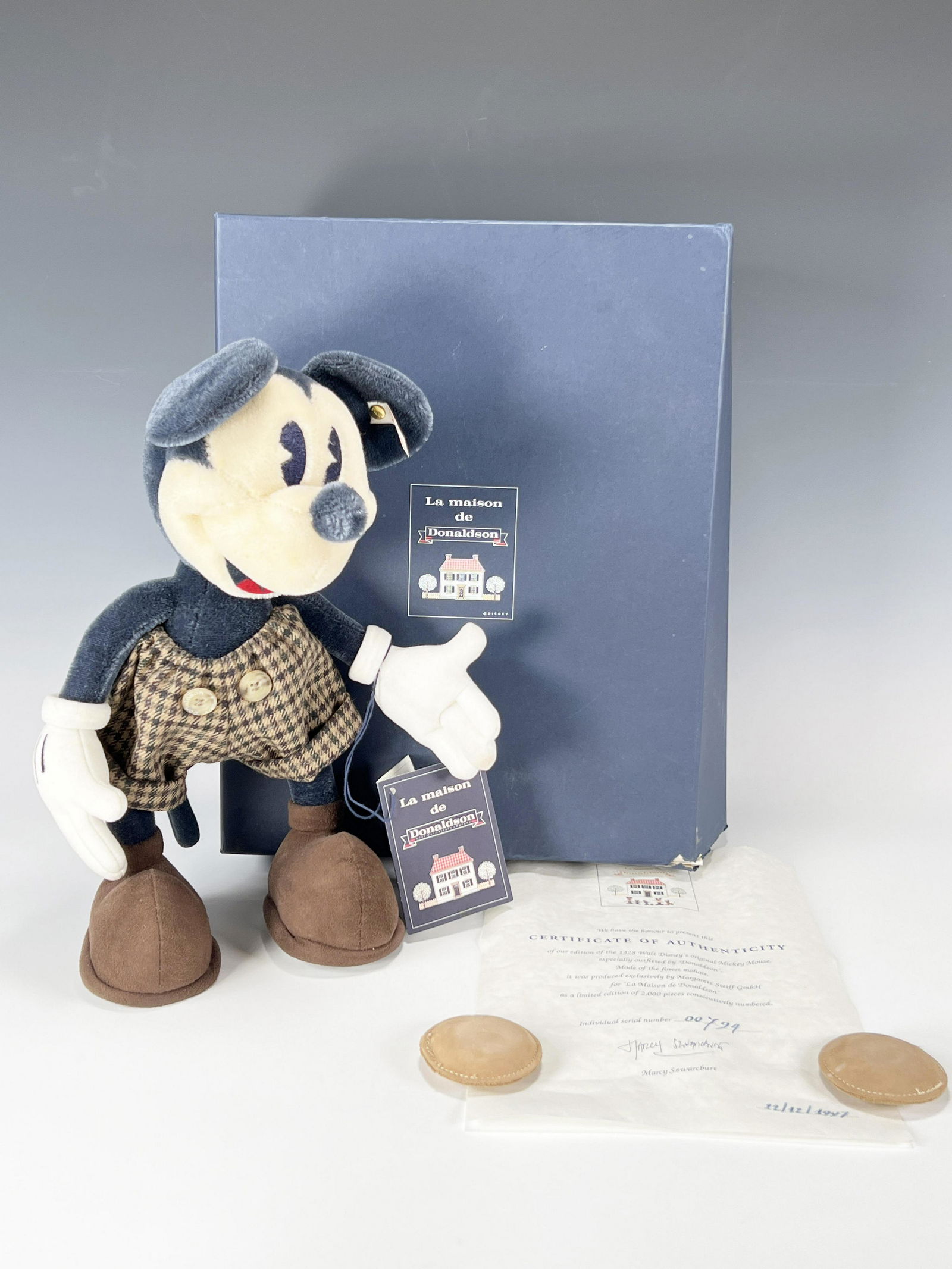 LA MAISON DE DONALDSON MICKEY MOUSE IN BOX (1 of 5)