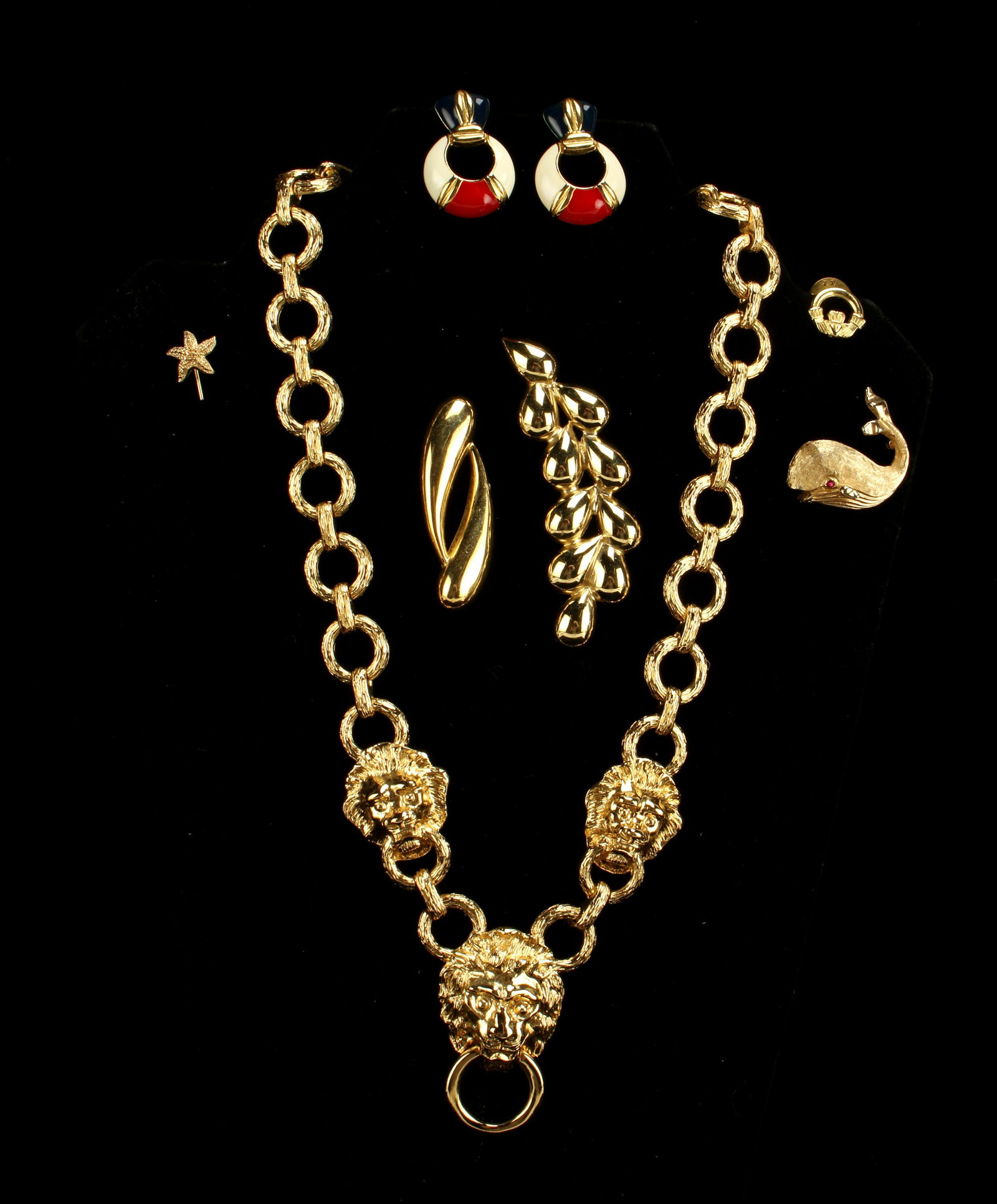 KENNETH JAY LANE, NAPIER, TRIFARI, MONET, COVENTRY JEWELRY LOT: KENNETH JAY LANE, NAPIER, TRIFARI, MONET, COVENTRY