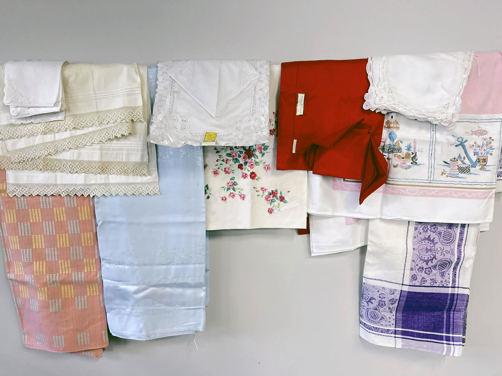 VINTAGE TABLE LINENS, PILLOWCASES: VINTAGE TABLE LINENS, PILLOWCASES