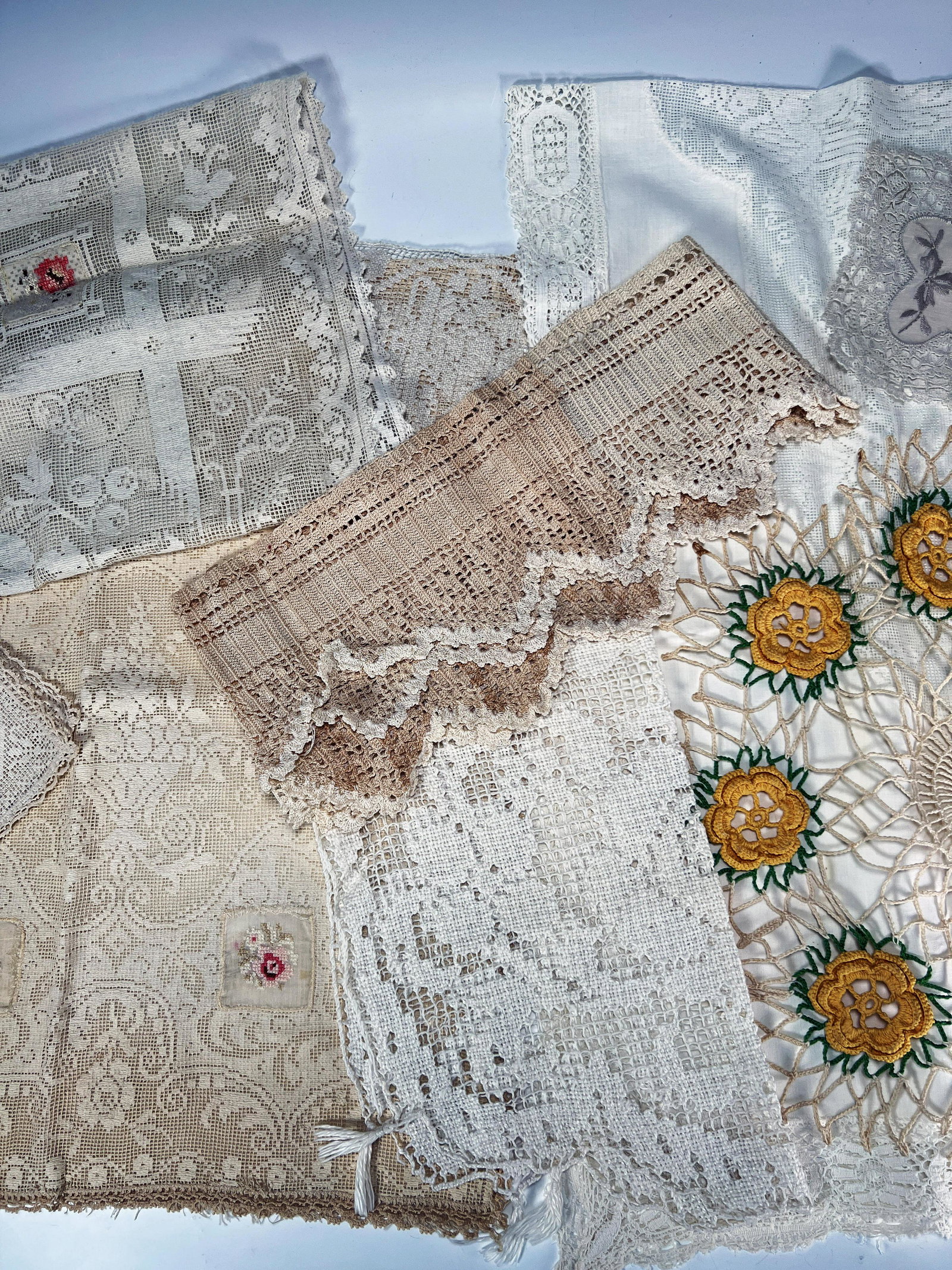 VINTAGE CROCHET LINENS DOILIES: VINTAGE CROCHET LINENS DOILIES