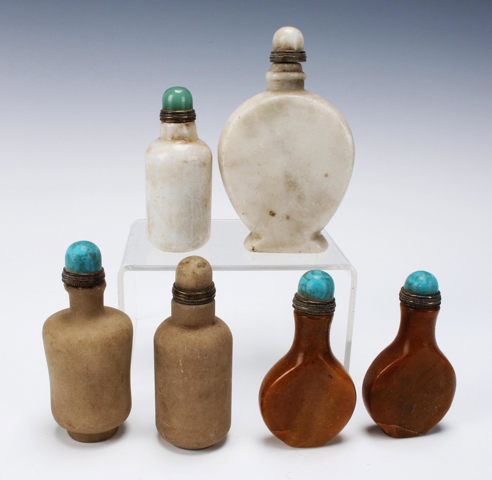SIX HARDSTONE SNUFF BOTTLES (1 of 3)