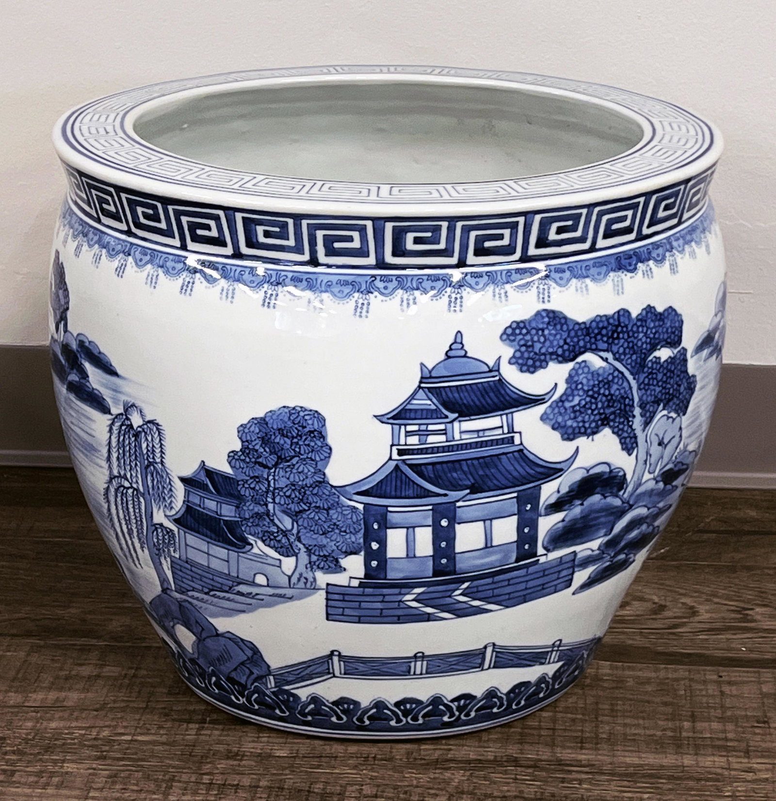 LARGE BLUE & WHITE JARDINIERE PLANTER (1 of 5)