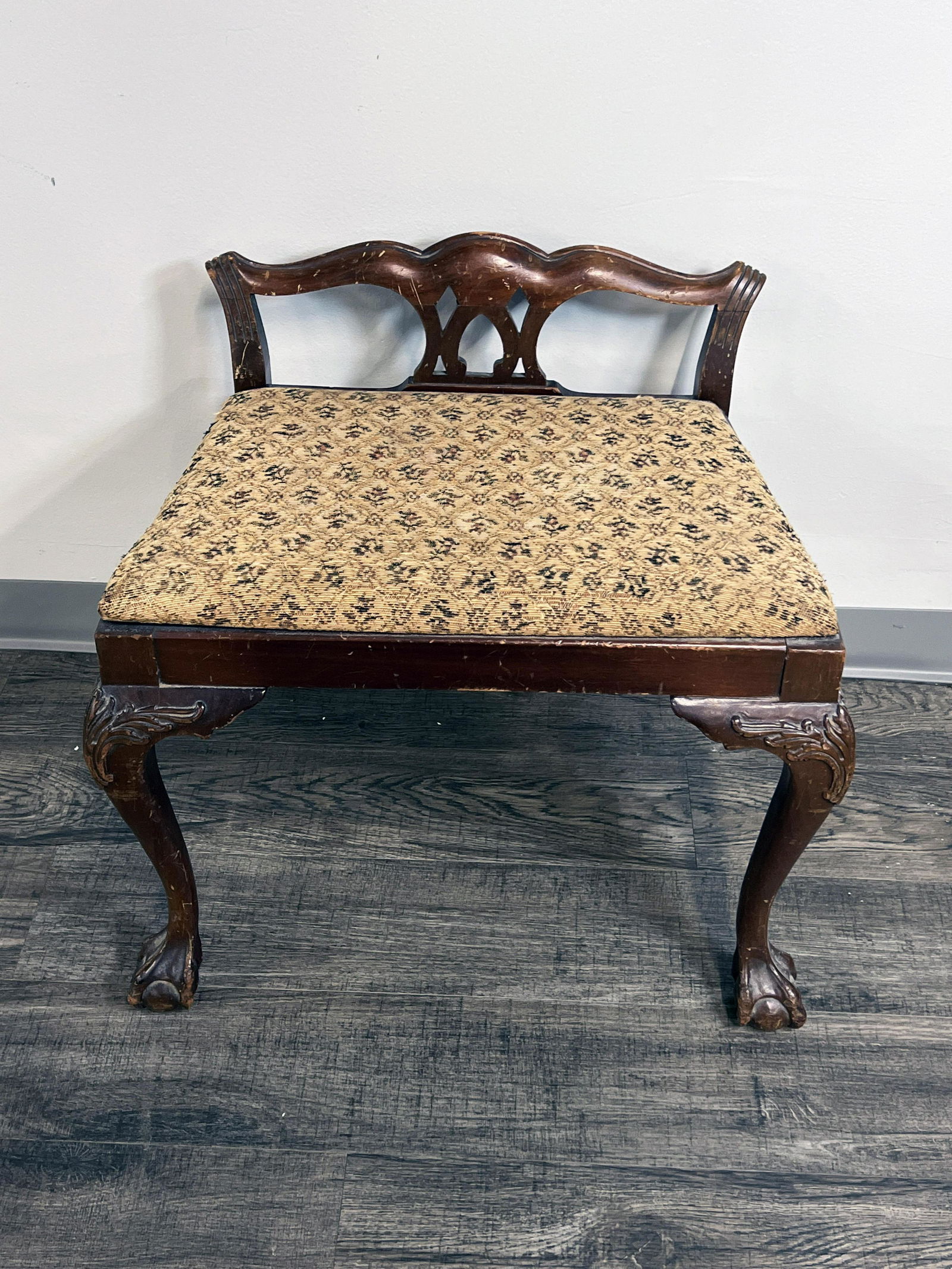 LOW WOODEN QUEEN ANNE STYLE BENCH (1 of 2)