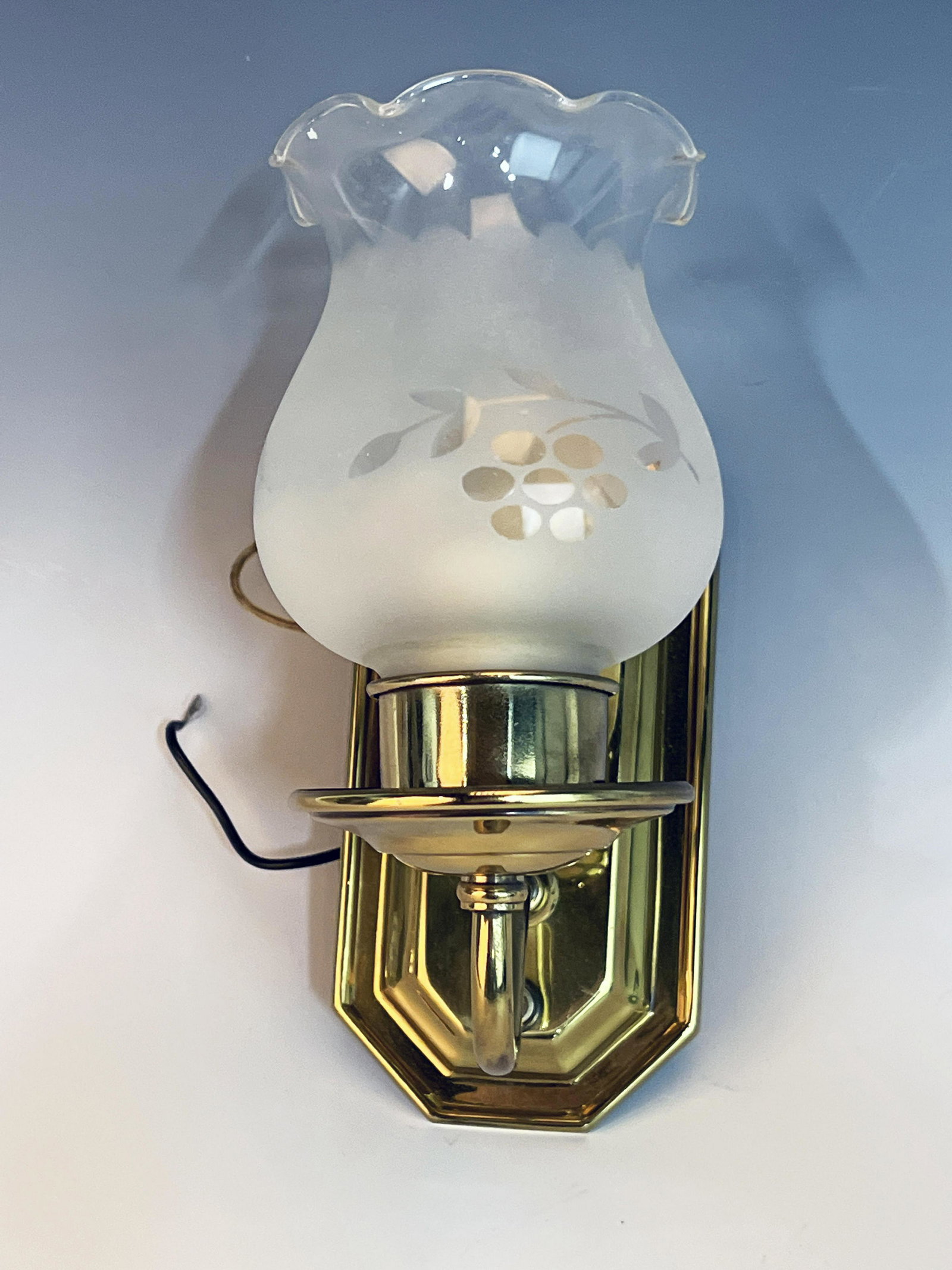 BRASS SCONCE WITH FROSTED GLASS SHADE: BRASS SCONCE WITH FROSTED GLASS SHADE