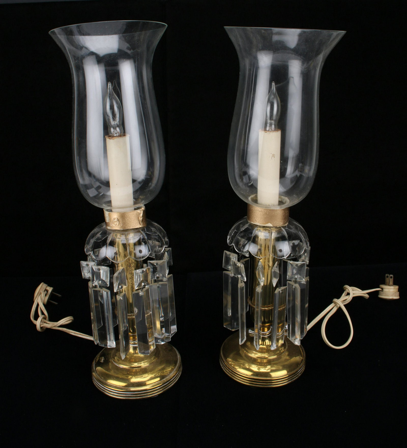 PAIR LUSTER LAMPS WITH PRISMS (1 of 4)