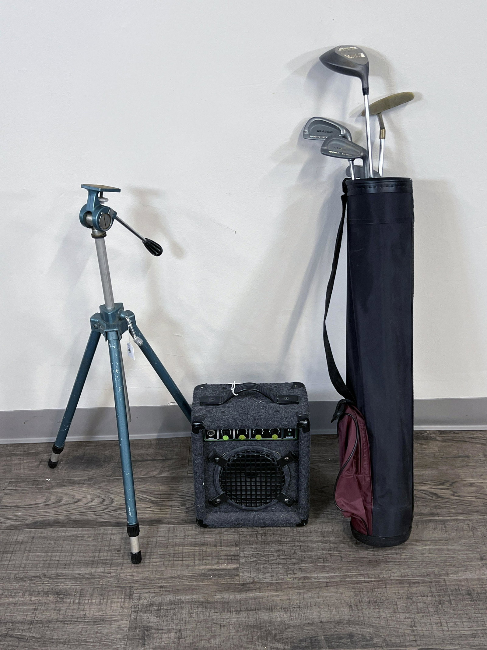 AMP TRIPOD AND GOLF CLUBS: AMP TRIPOD AND GOLF CLUBS