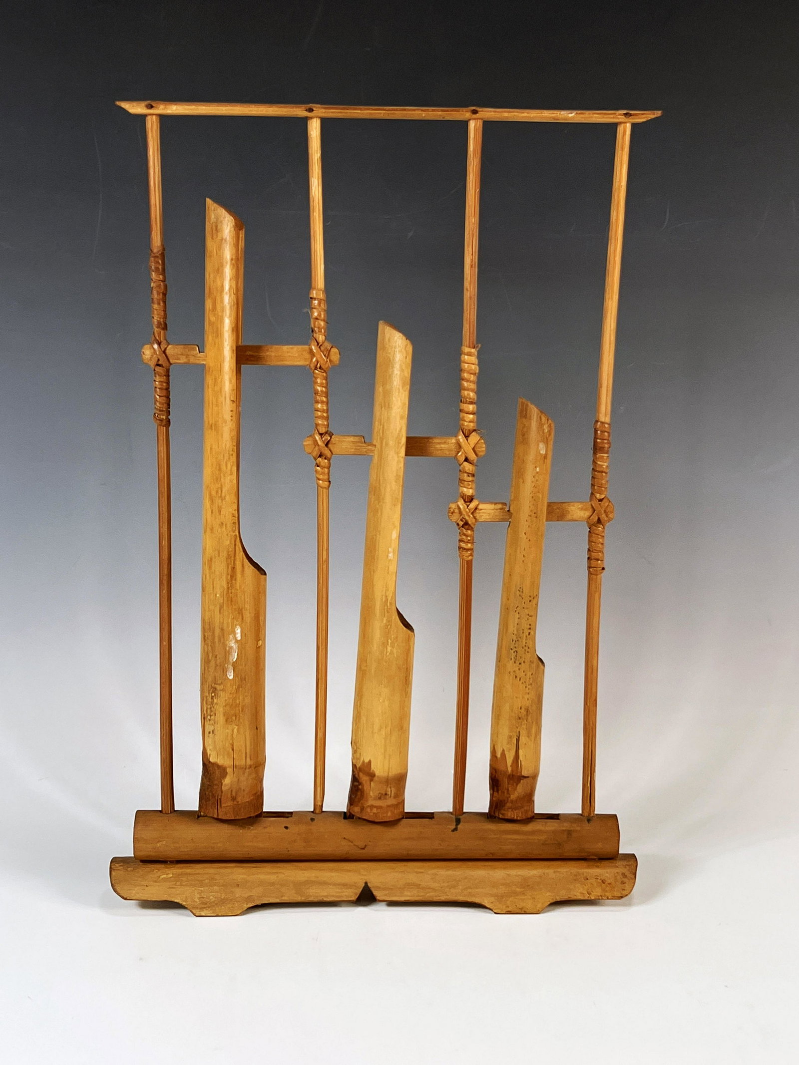 TRADITIONAL BAMBOO INDONESIAN ANGKLUNG: TRADITIONAL BAMBOO INDONESIAN ANGKLUNG