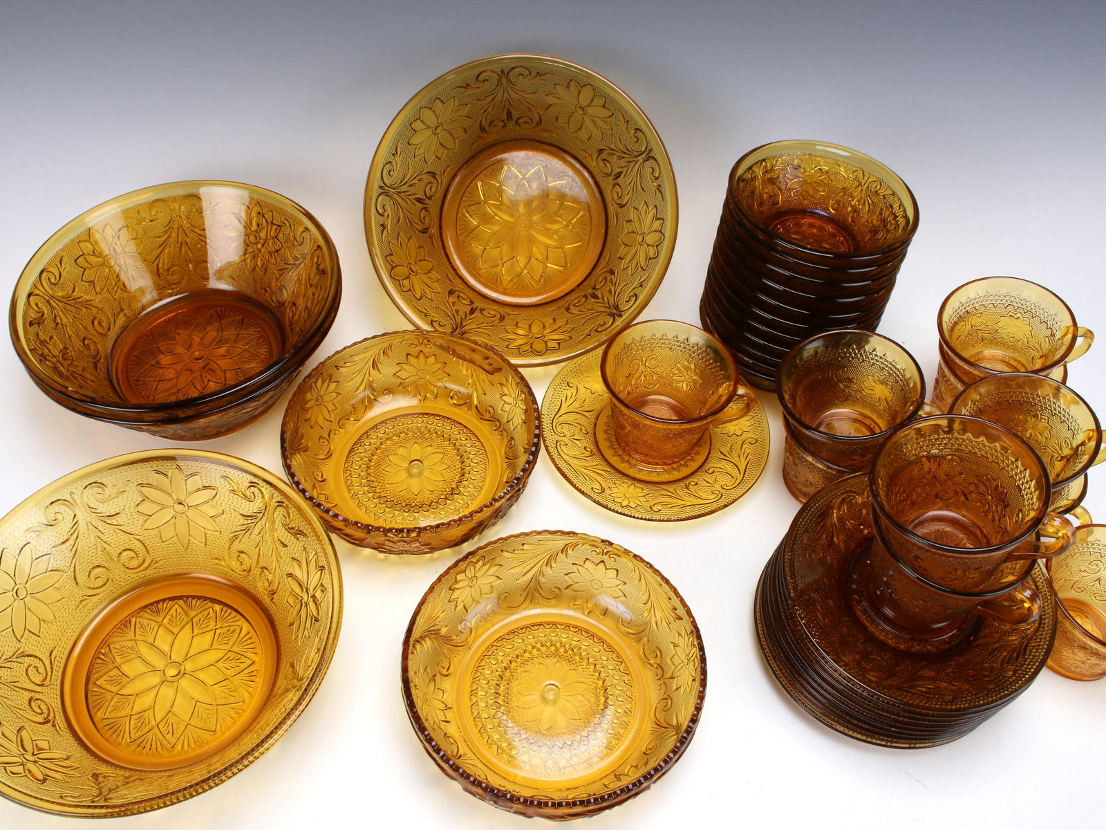 AMBER GLASS SERVING BOWLS CUPS & SAUCERS (1 of 4)