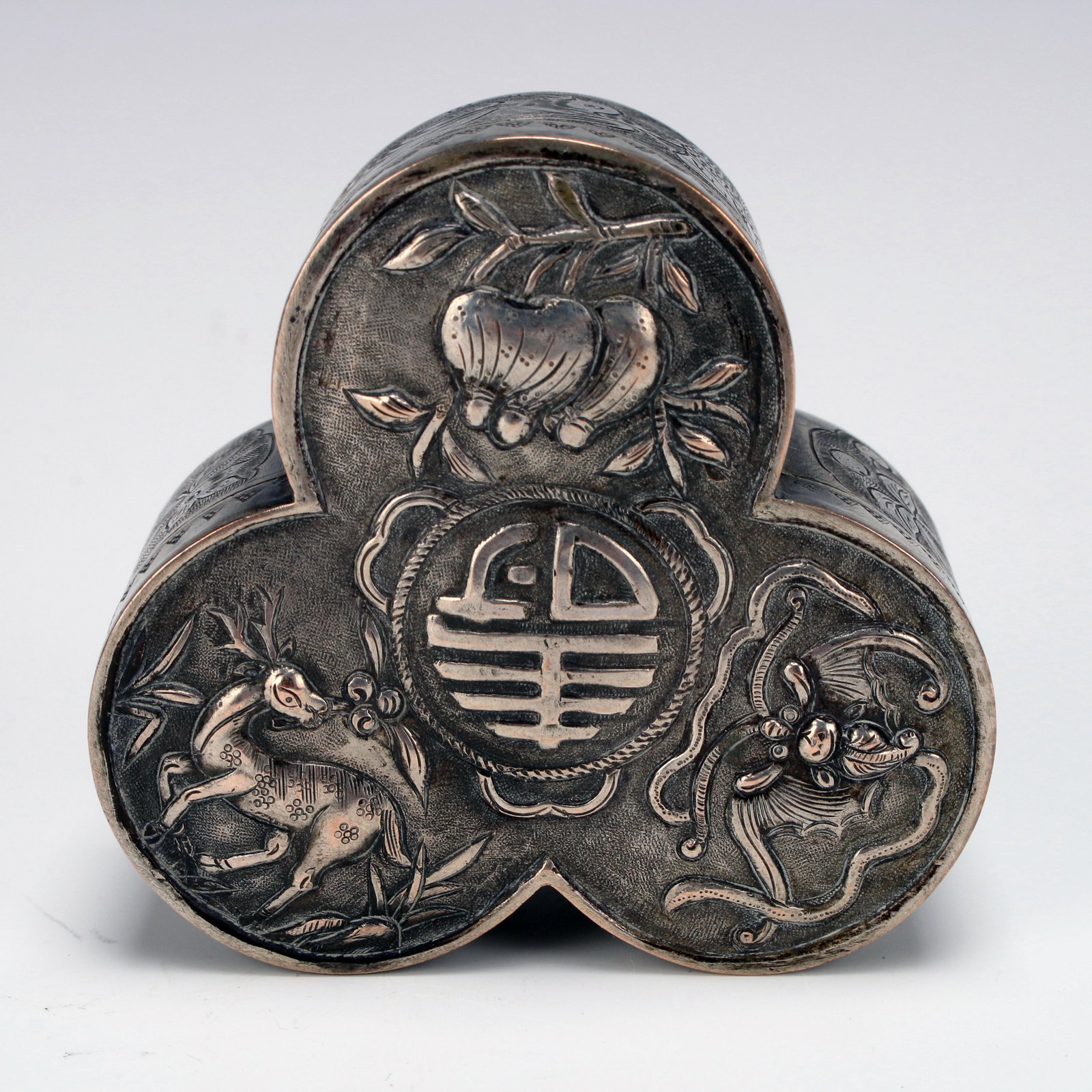 ANTIQUE THREE LOBED CHINESE SILVER BOX WITH LID (1 of 7)