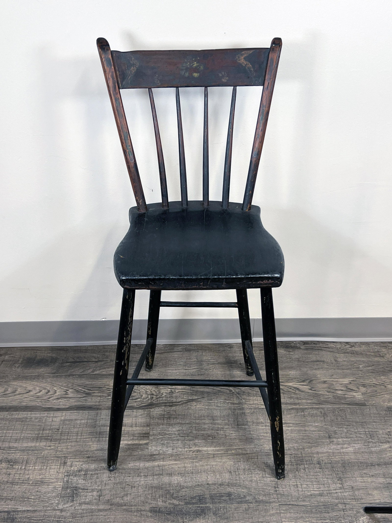HITCHCOCK STYLE ANTIQUE TALL STOOL WITH TAPERED SPINDLE BACK (1 of 4)