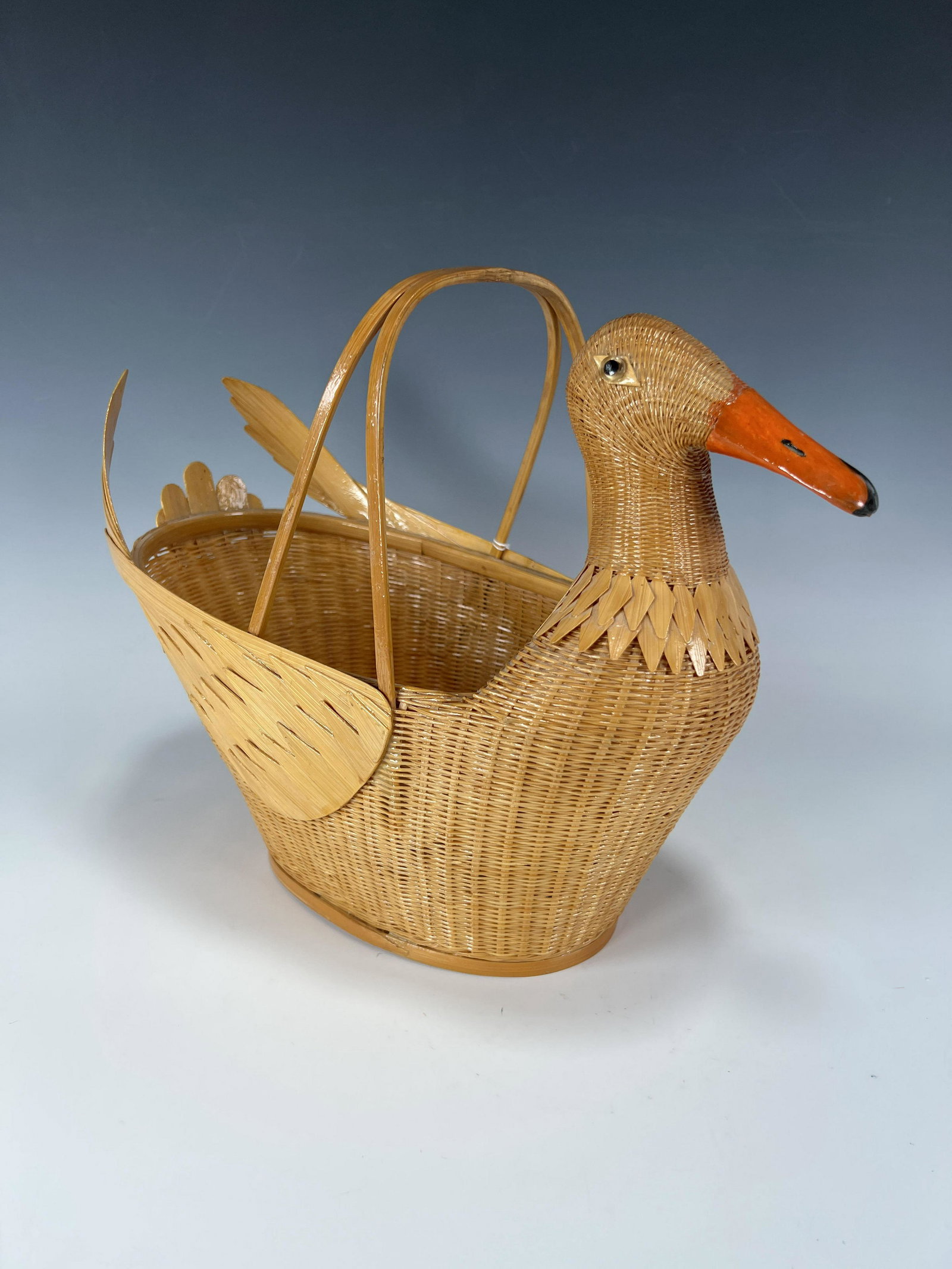 CHARMING HANDICRAFT DUCK BASKET: CHARMING HANDICRAFT DUCK BASKET