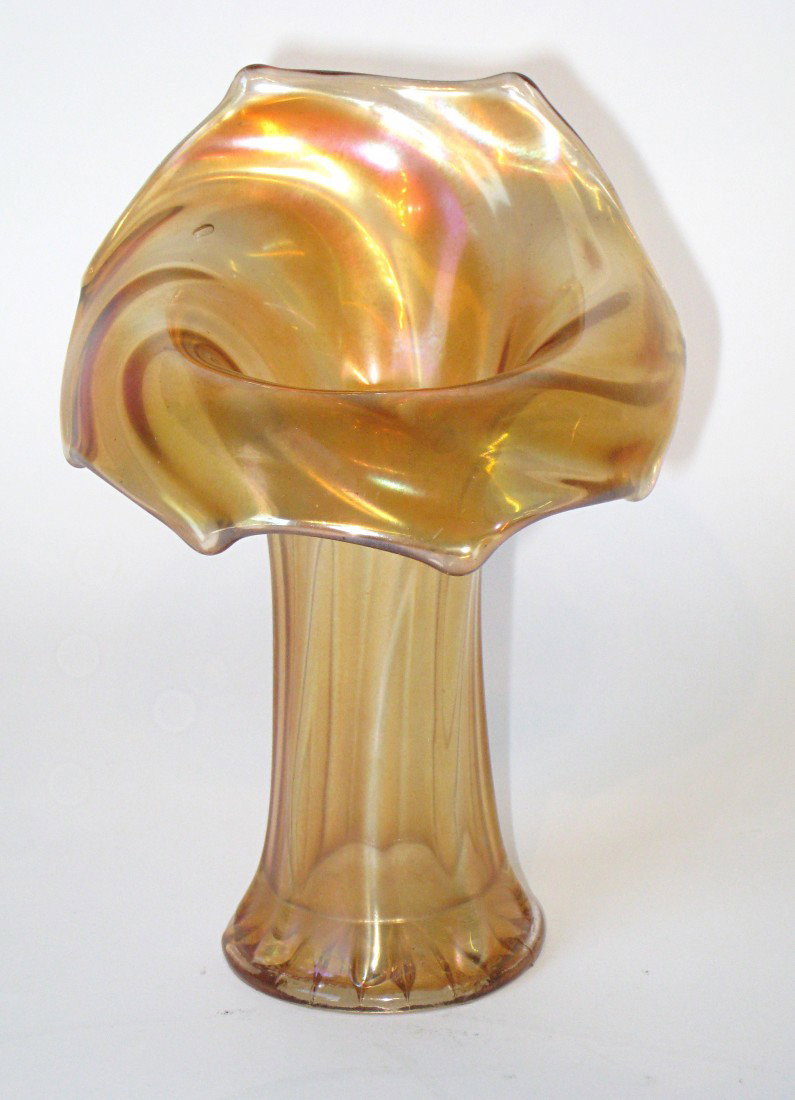 Jack In Pulpit Art Glass: An unsigned art glass "Jack in the Pulpit" vase. 8" in height.