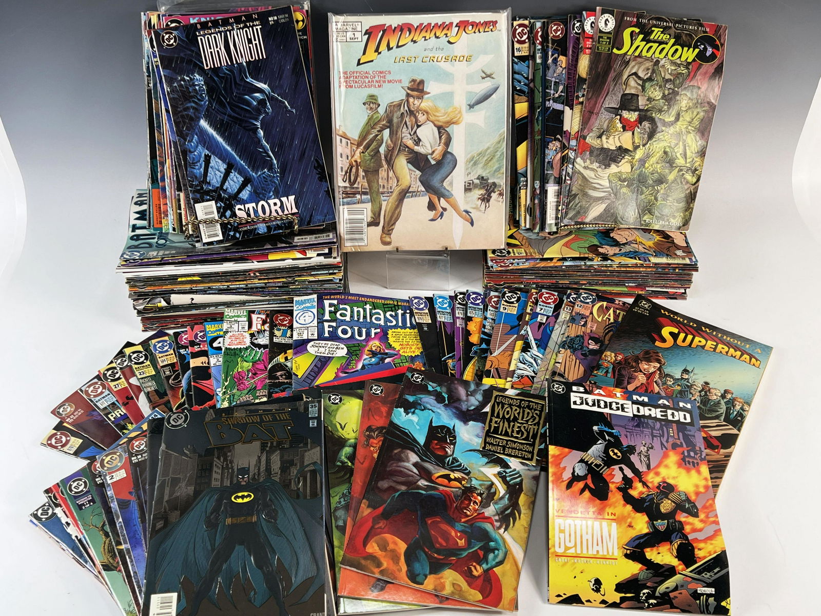 LARGE COLLECTION OF ASSORTED DC COMICS BATMAN ROBIN (1 of 2)