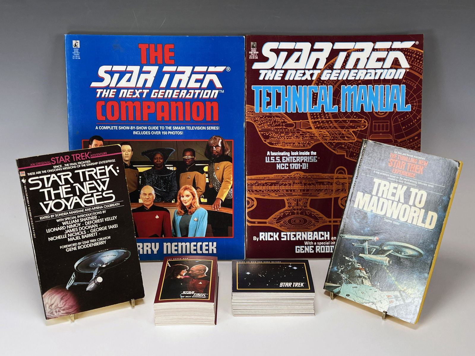 LOT OF STAR TREK BOOKS AND TRADING CARDS (1 of 5)
