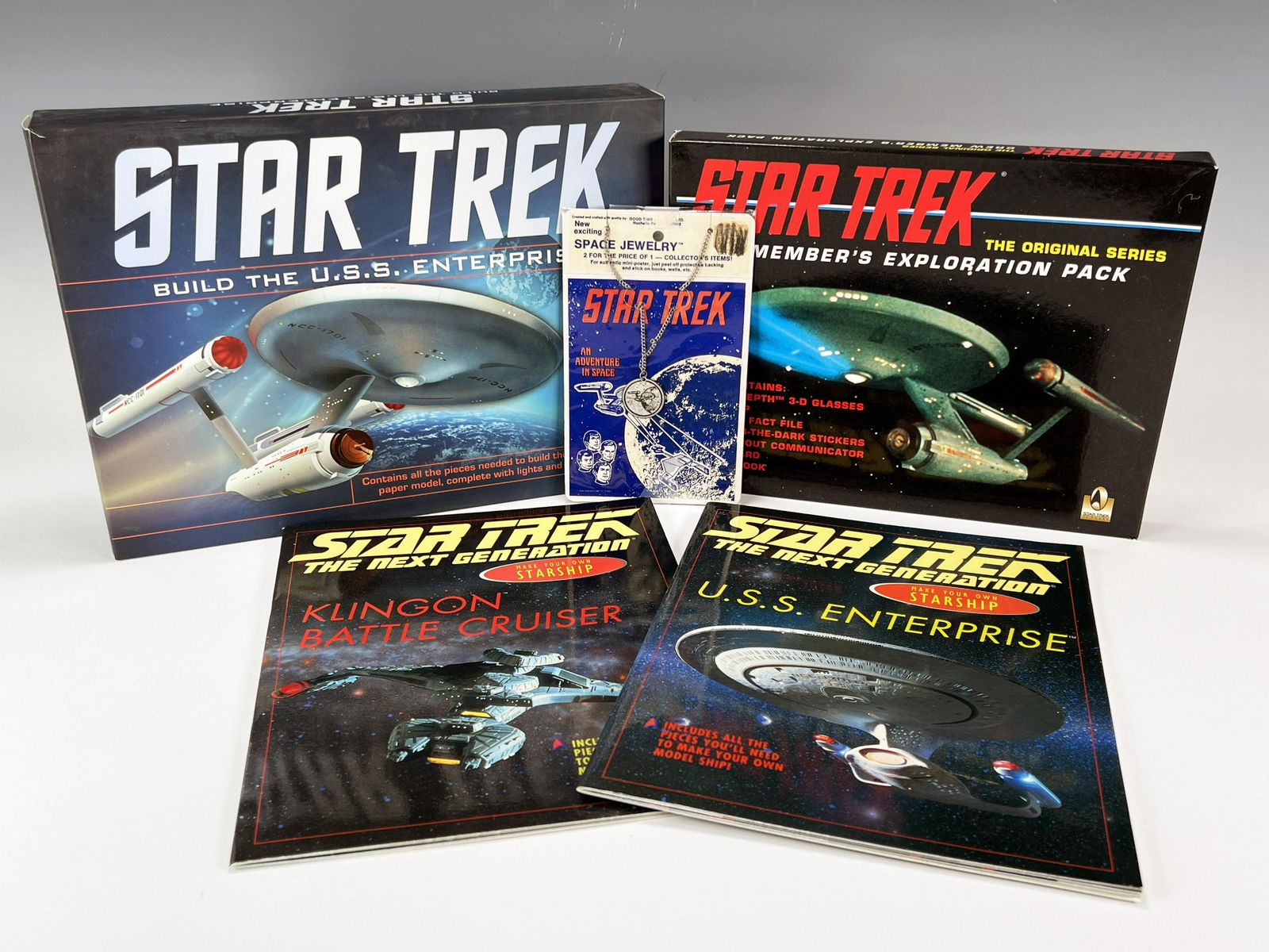 STAR TREK U.S.S. ENTERPRISE COLLECTION (1 of 6)