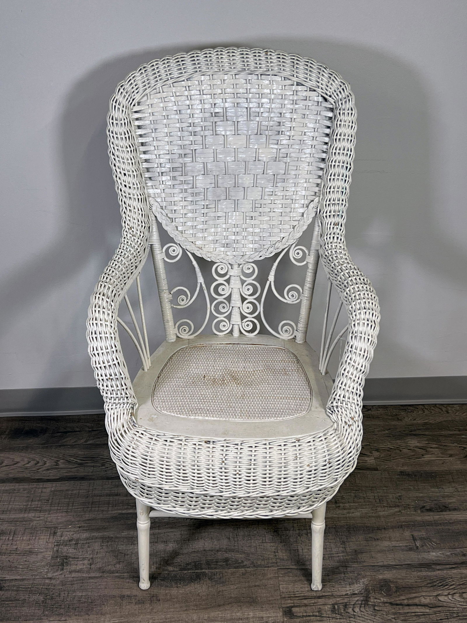 WHITE WICKER ARM CHAIR (1 of 4)