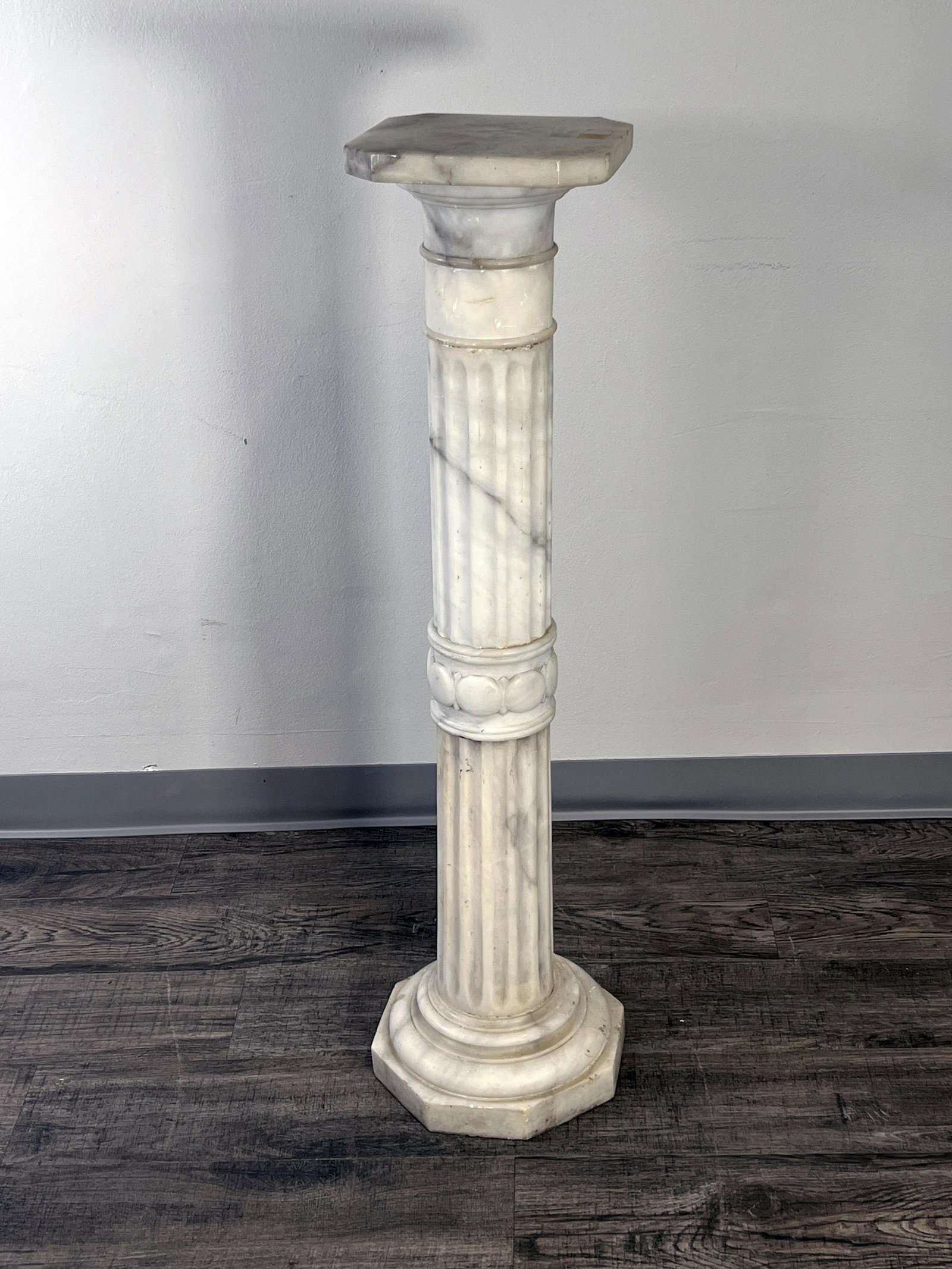 VINTAGE WHITE MARBLE COLUMN (1 of 5)