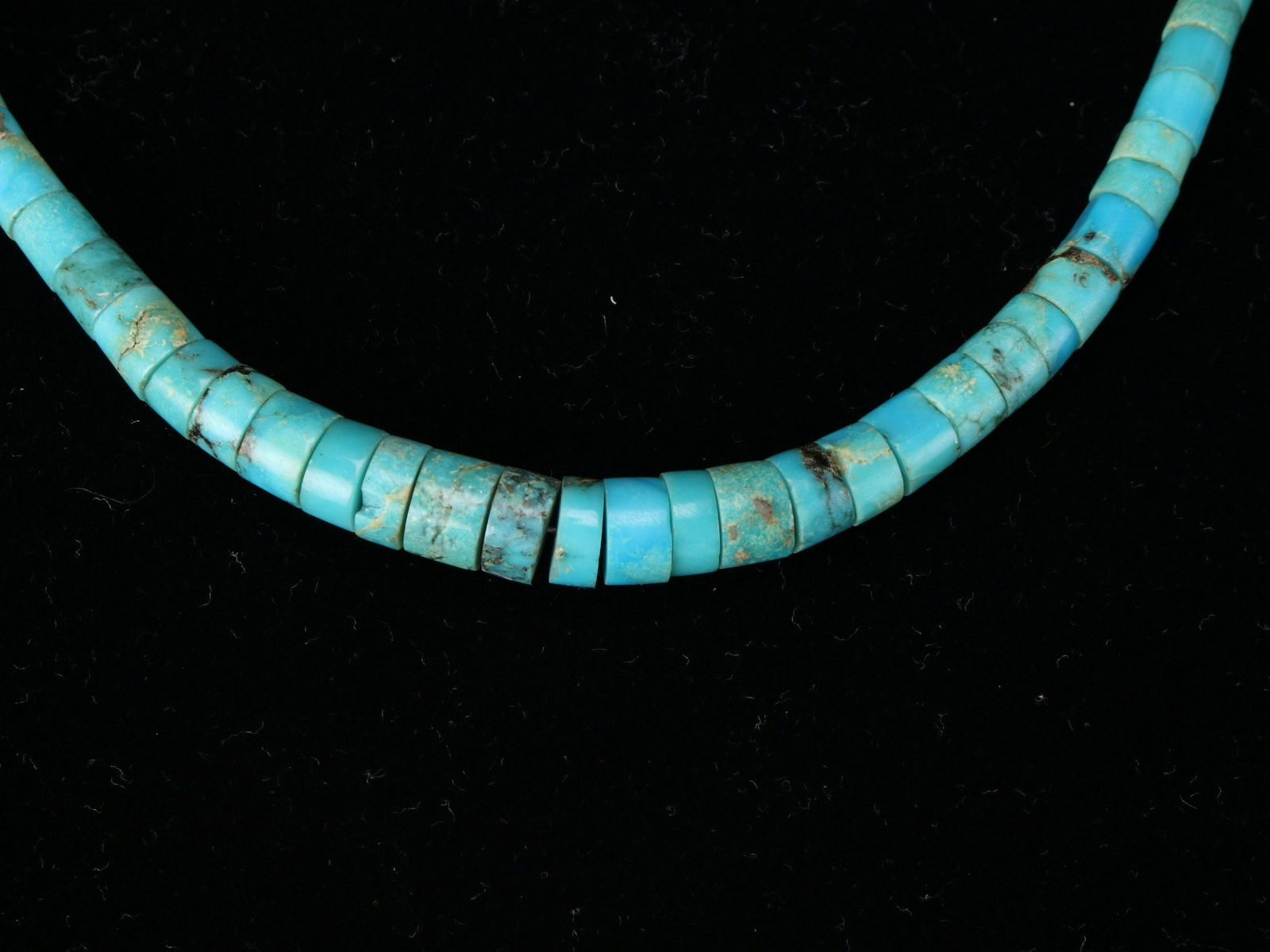 NATIVE AMERICAN NAVAJO FINE TURQUOISE HEISHI NECKLACE (1 of 4)