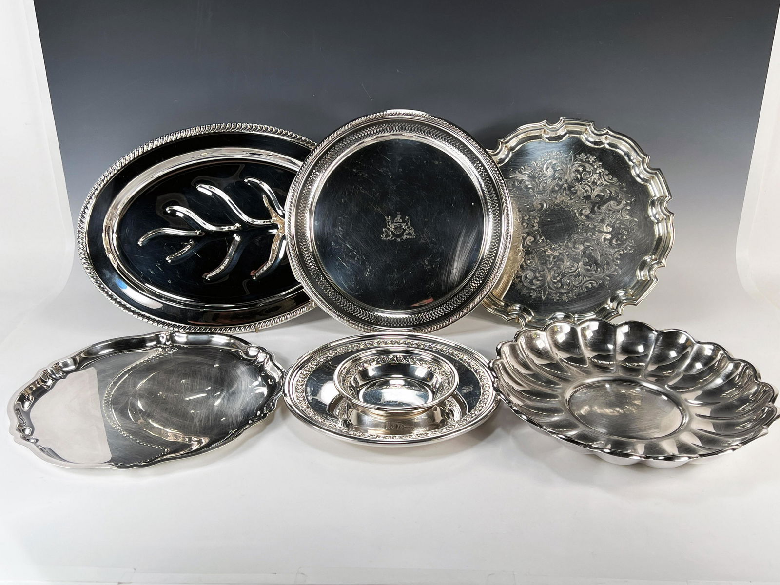 LOT OF SILVERPLATE SERVING TRAYS (1 of 11)