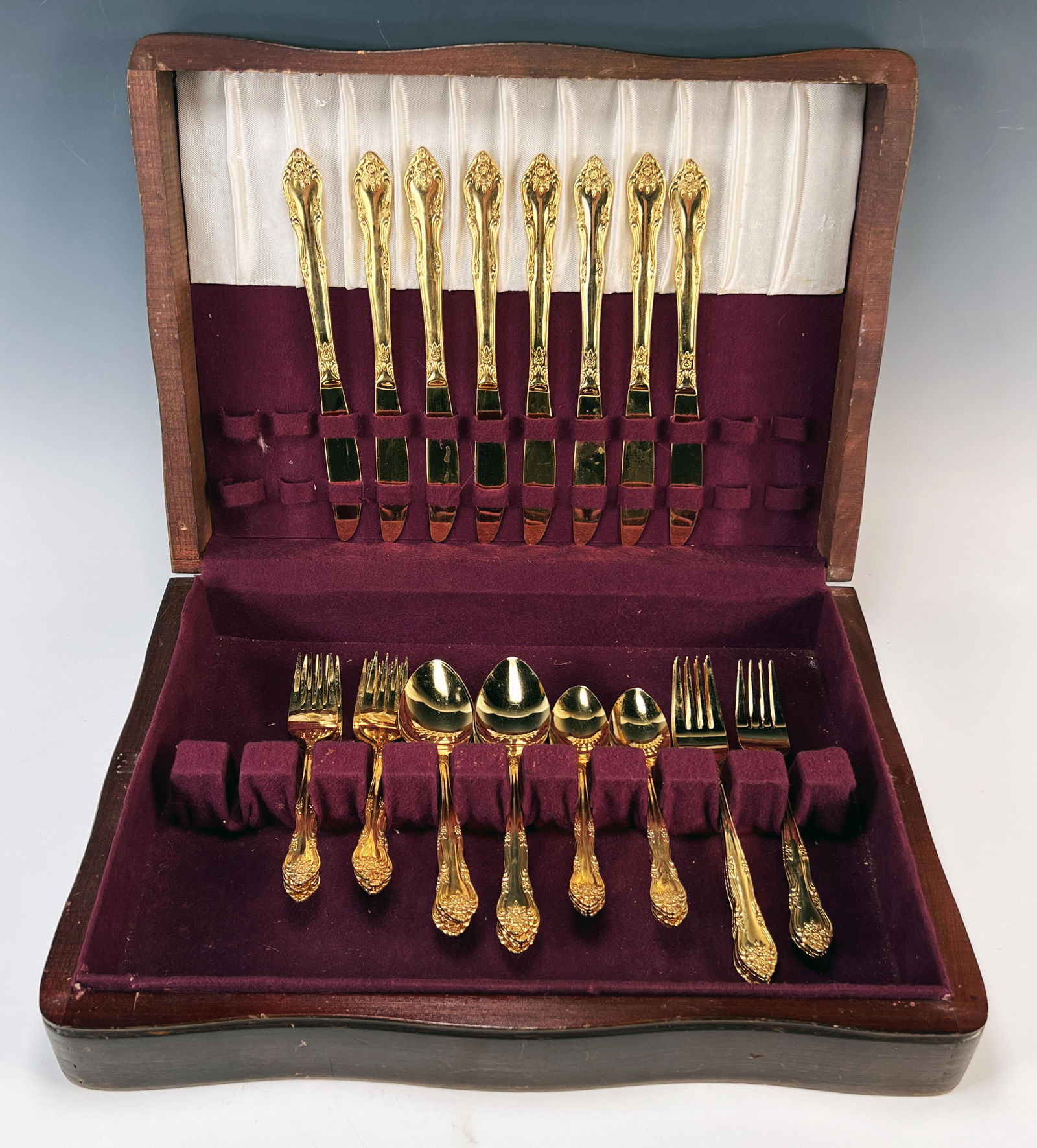 LOT OF ROGERS GOLD TONED FLATWARE IN SILVER CHEST (1 of 6)