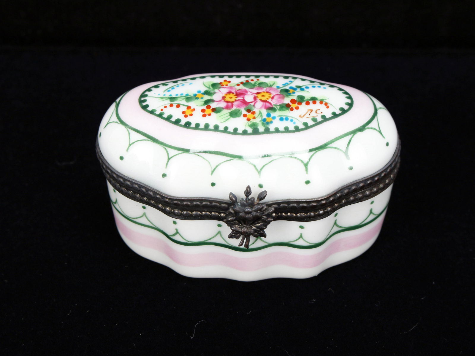 LIMOGES HAND PAINTED TRINKET BOX (1 of 4)