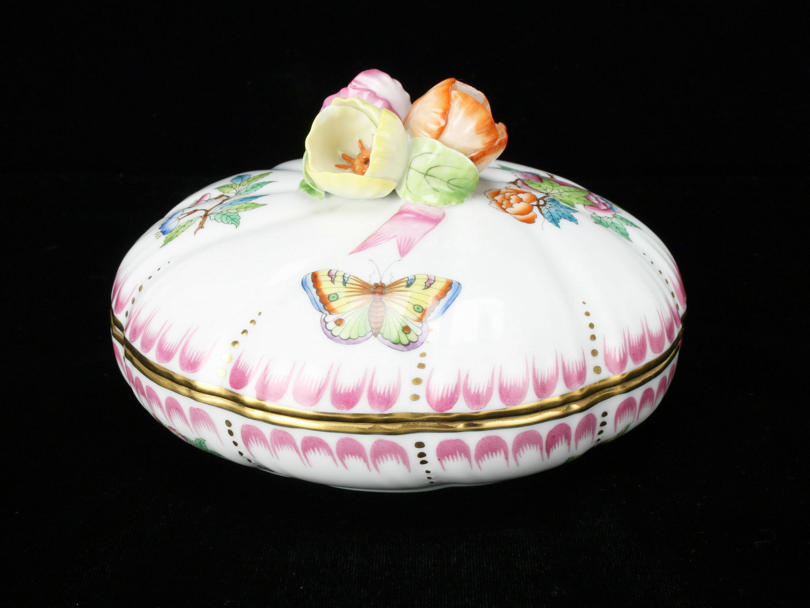 HEREND QUEEN VICTORIA ROUND FLORAL FINIAL CANDY DISH (1 of 7)