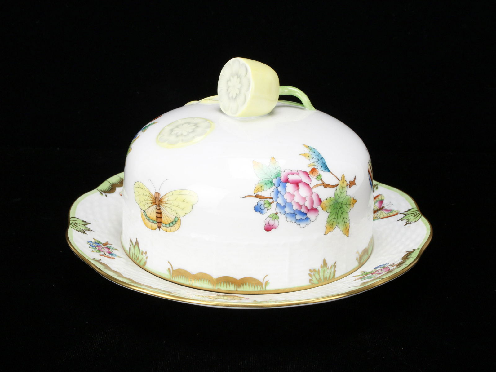 HEREND QUEEN VICTORIA COVERED BUTTER DISH (1 of 7)