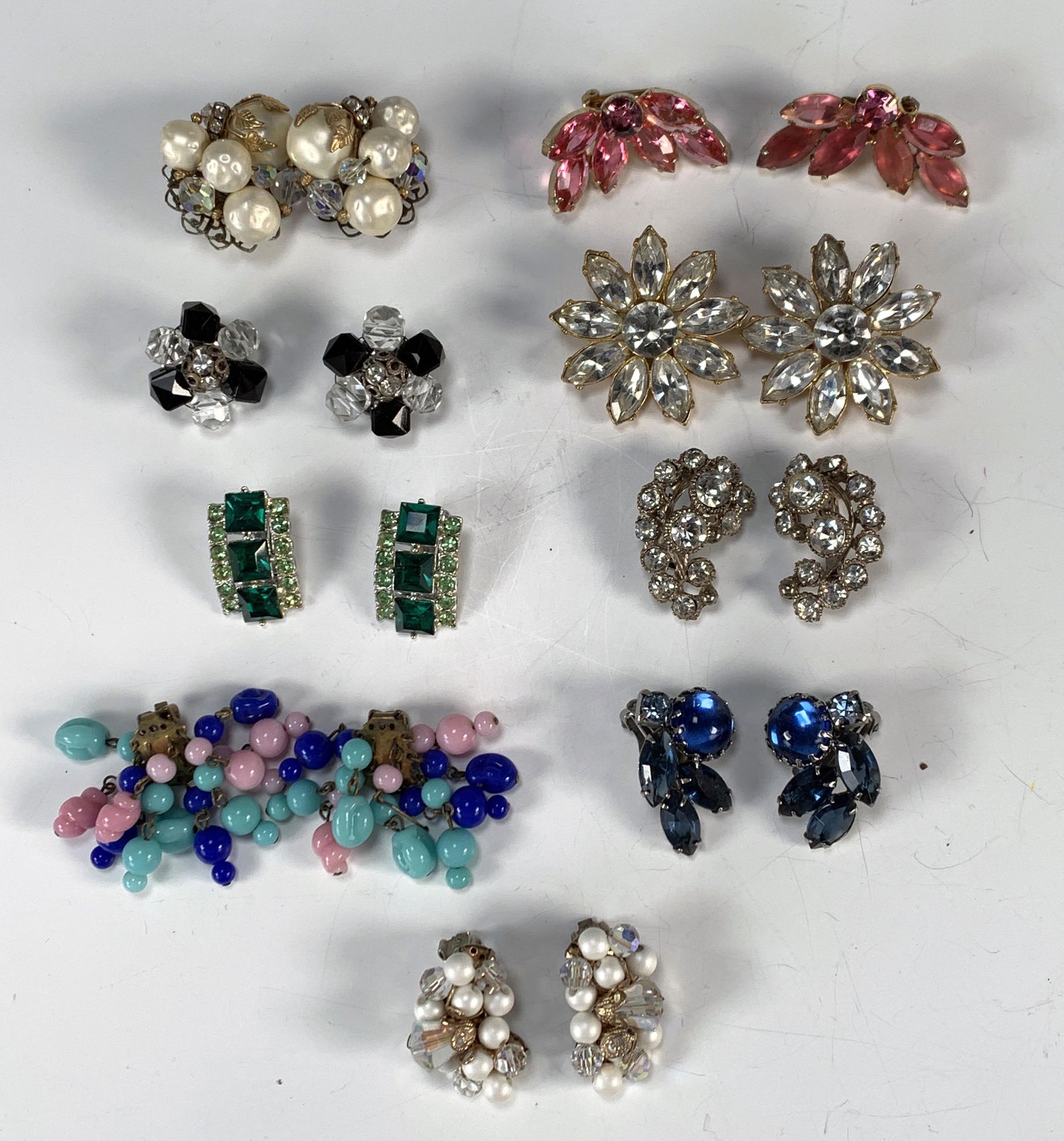 8 PAIR VINTAGE CLIP EARRINGS & PAIR PINS (1 of 5)
