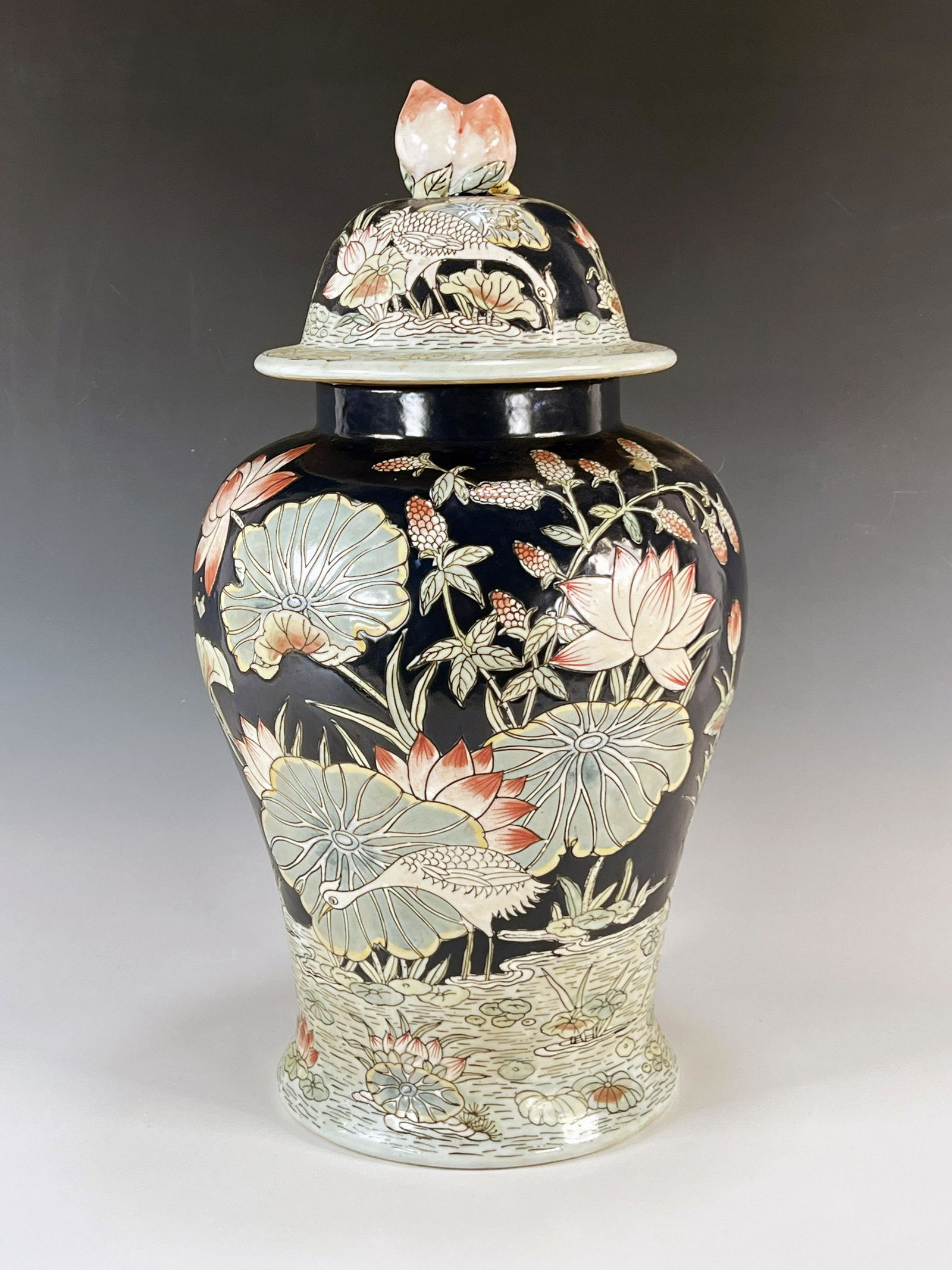 LIDDED LOTUS URN VASE WITH BUD ON LID: LIDDED LOTUS URN VASE WITH BUD ON LID