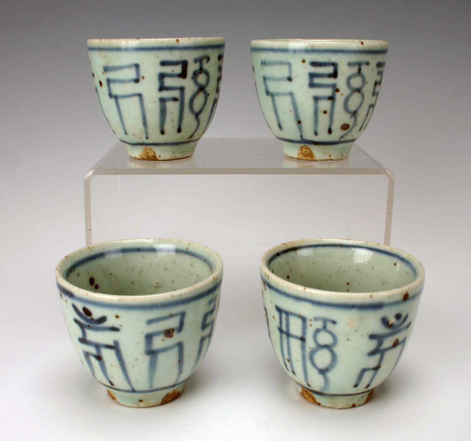 FOUR BLUE & WHITE TEA CUPS (1 of 5)