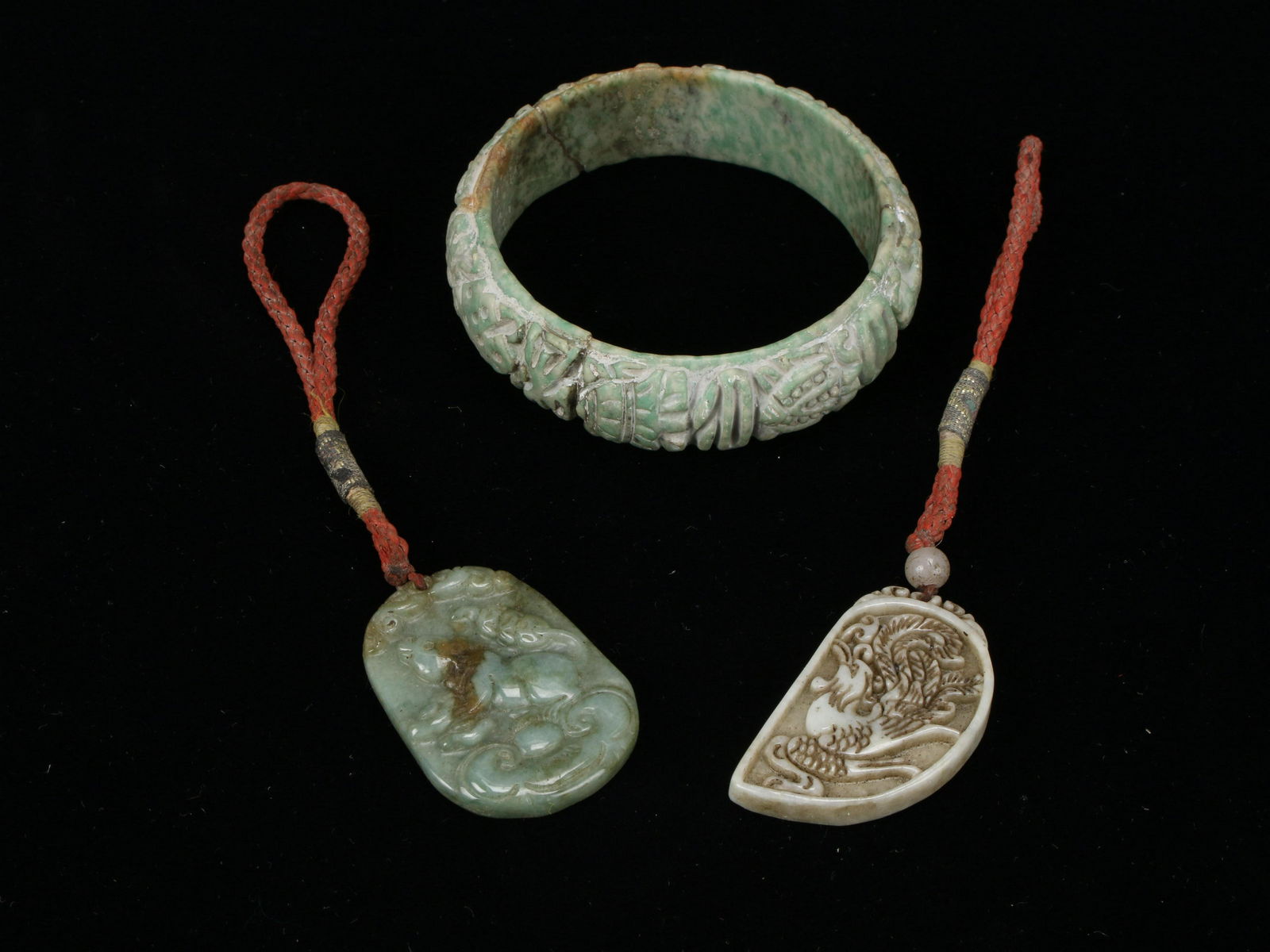 CARVED JADE BANGLE & TWO CARVED PENDANTS (1 of 4)
