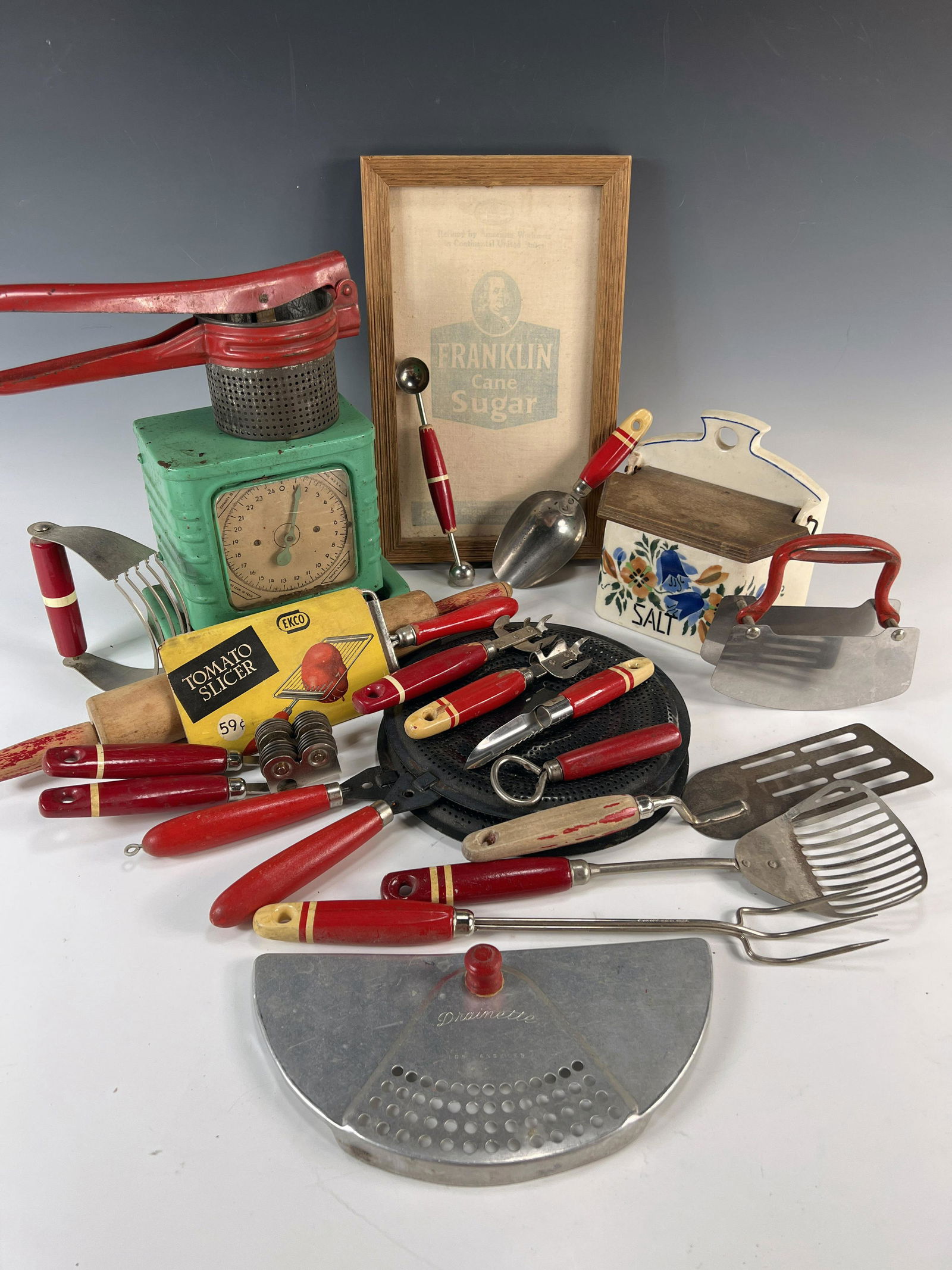 VINTAGE RED WOOD HANDLE KITCHEN UTENSILS AND ACCESSORIES (1 of 5)