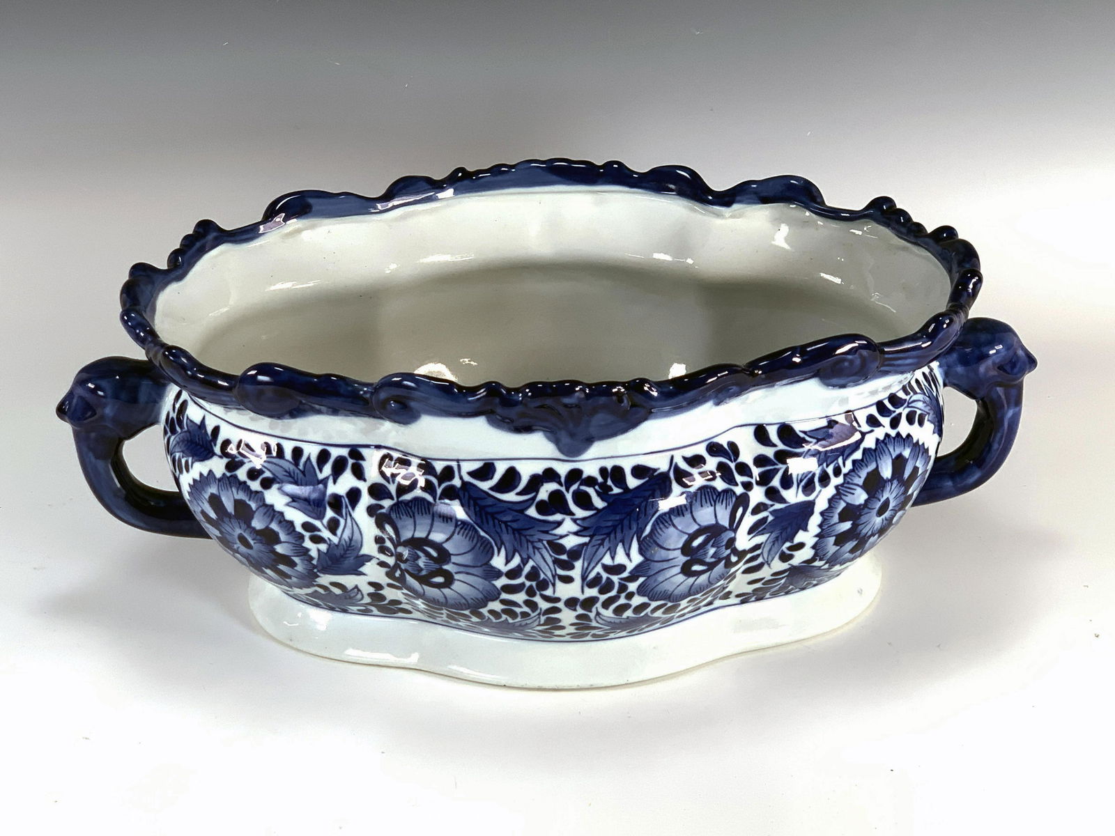 LARGE BLUE & WHITE PLANTER (1 of 3)