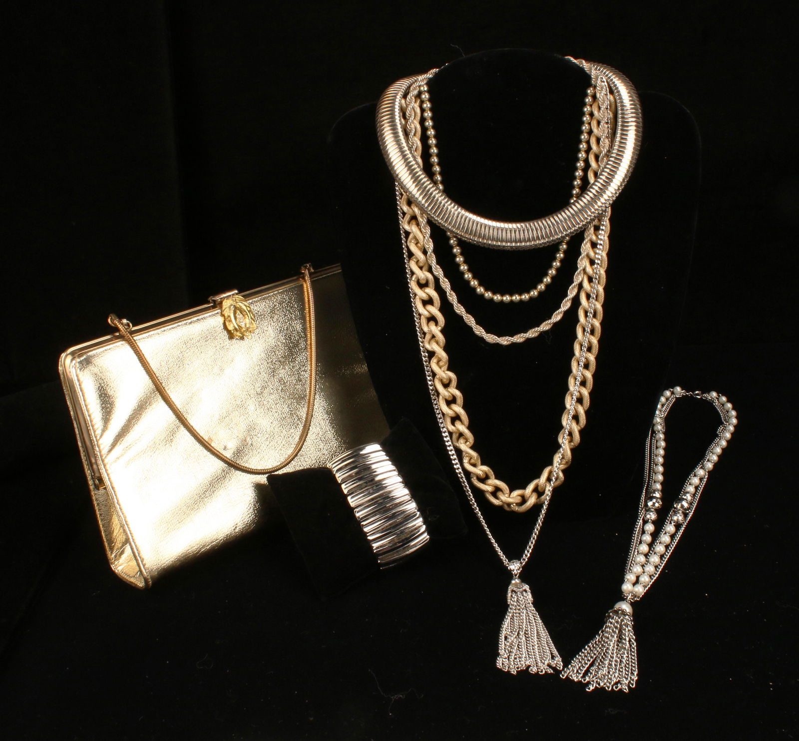 GOLD & SILVER TONE DRAMATIC COSTUME JEWELRY LOT: GOLD & SILVER TONE DRAMATIC COSTUME JEWELRY LOT