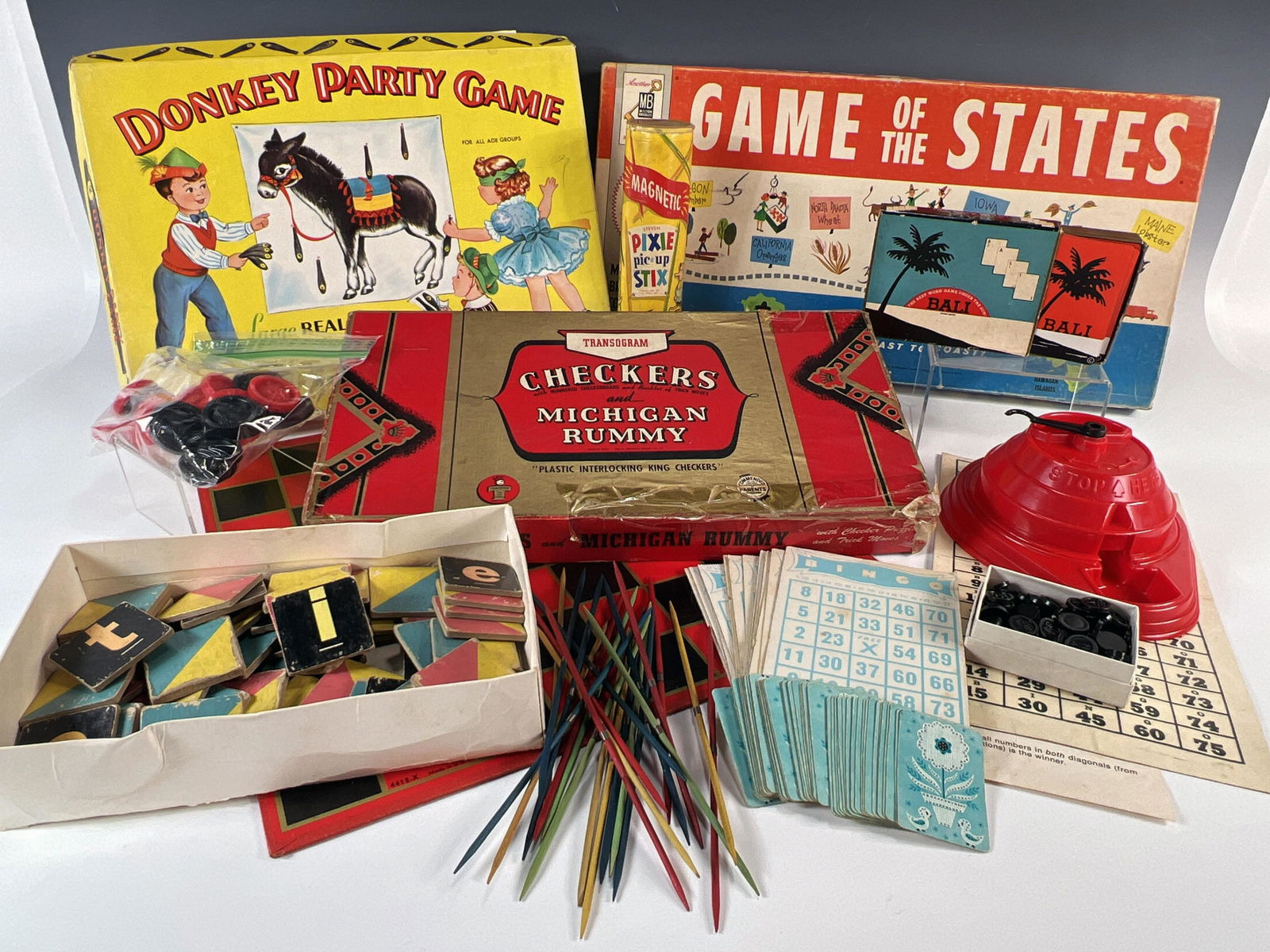 LOT OF VINTAGE GAMES (1 of 4)