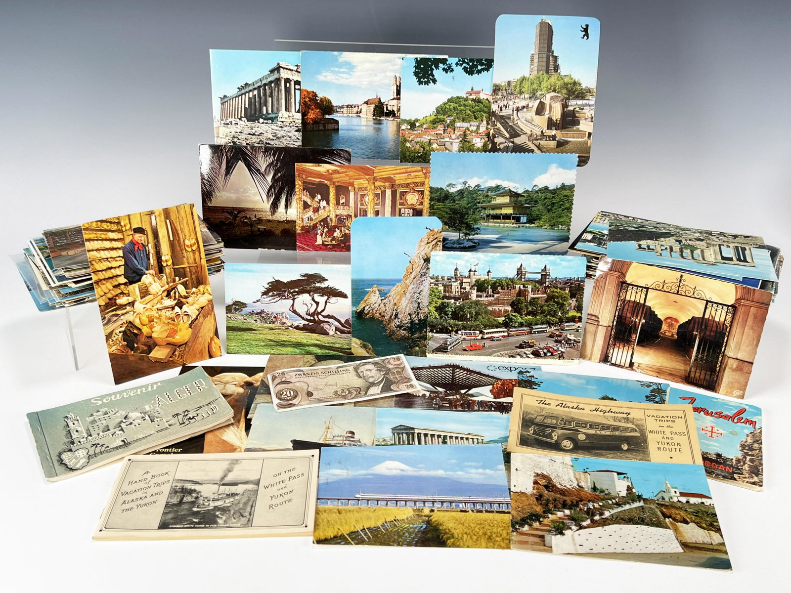 VINTAGE INTERNATIONAL POSTCARDS: VINTAGE INTERNATIONAL POSTCARDS