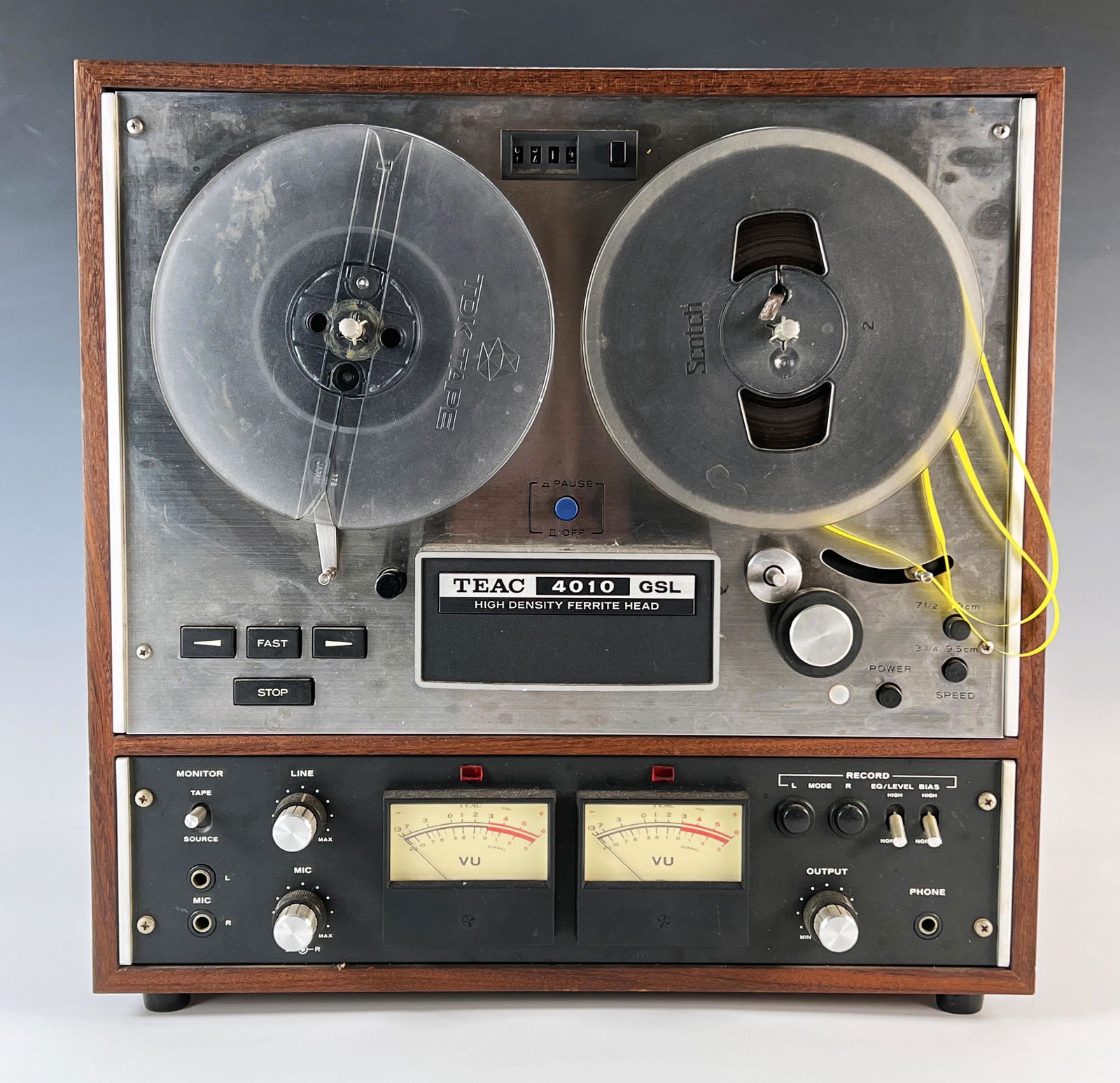 VINTAGE TEAC A-4010 GSL REEL TO REEL TAPE RECORDER PLAYER (1 of 6)