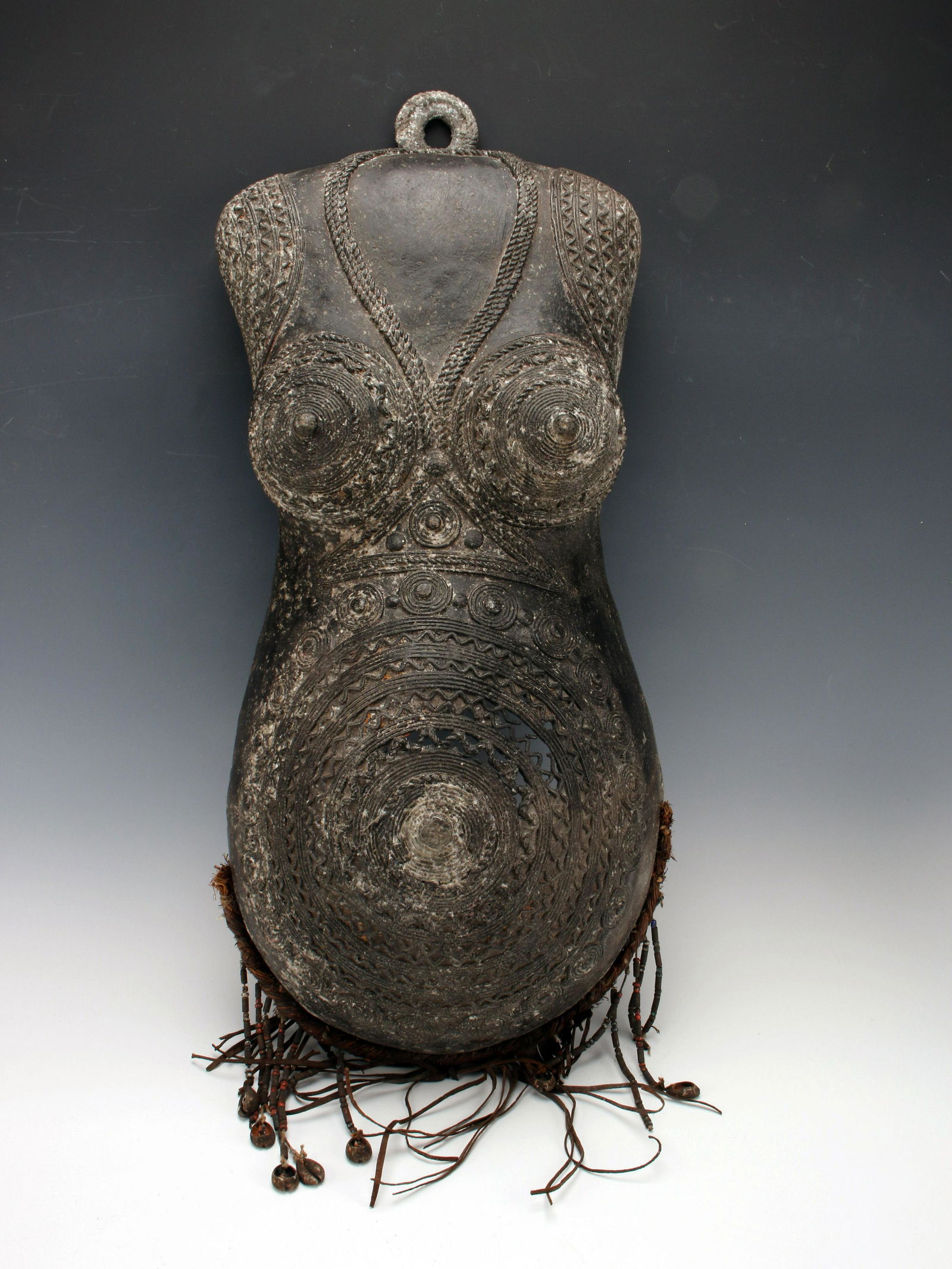 METAL BODY MASK NUPET FOR PREGNANCY NIGERIA OR TCHAD CENTRAL AFRICA: METAL BODY MASK NUPET FOR PREGNANCY NIGERIA OR TCH