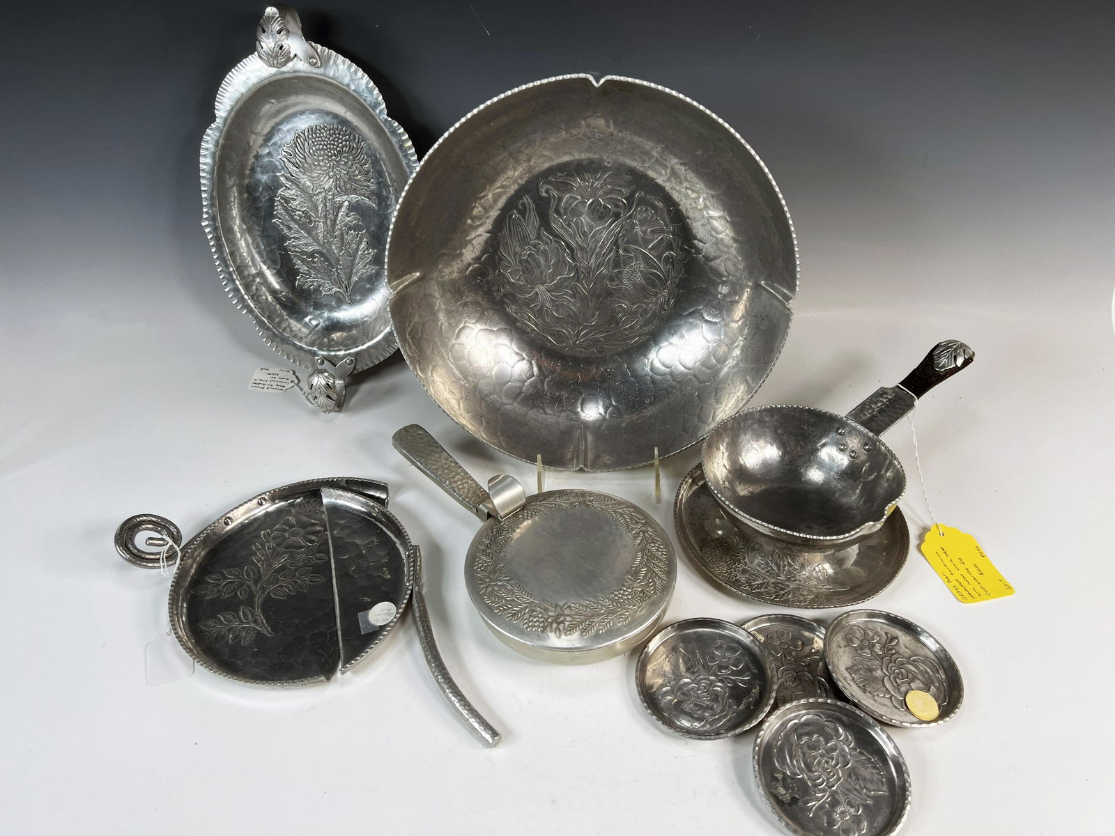 HAMMERED ALUMINUM LOT: HAMMERED ALUMINUM LOT