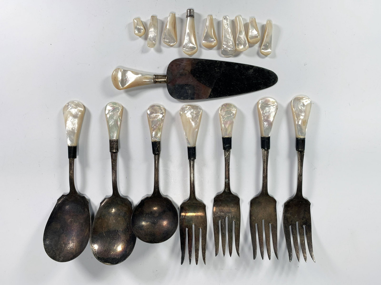 MOTHER OF PEARL & STERLING SERVING PIECES: MOTHER OF PEARL & STERLING SERVING PIECES