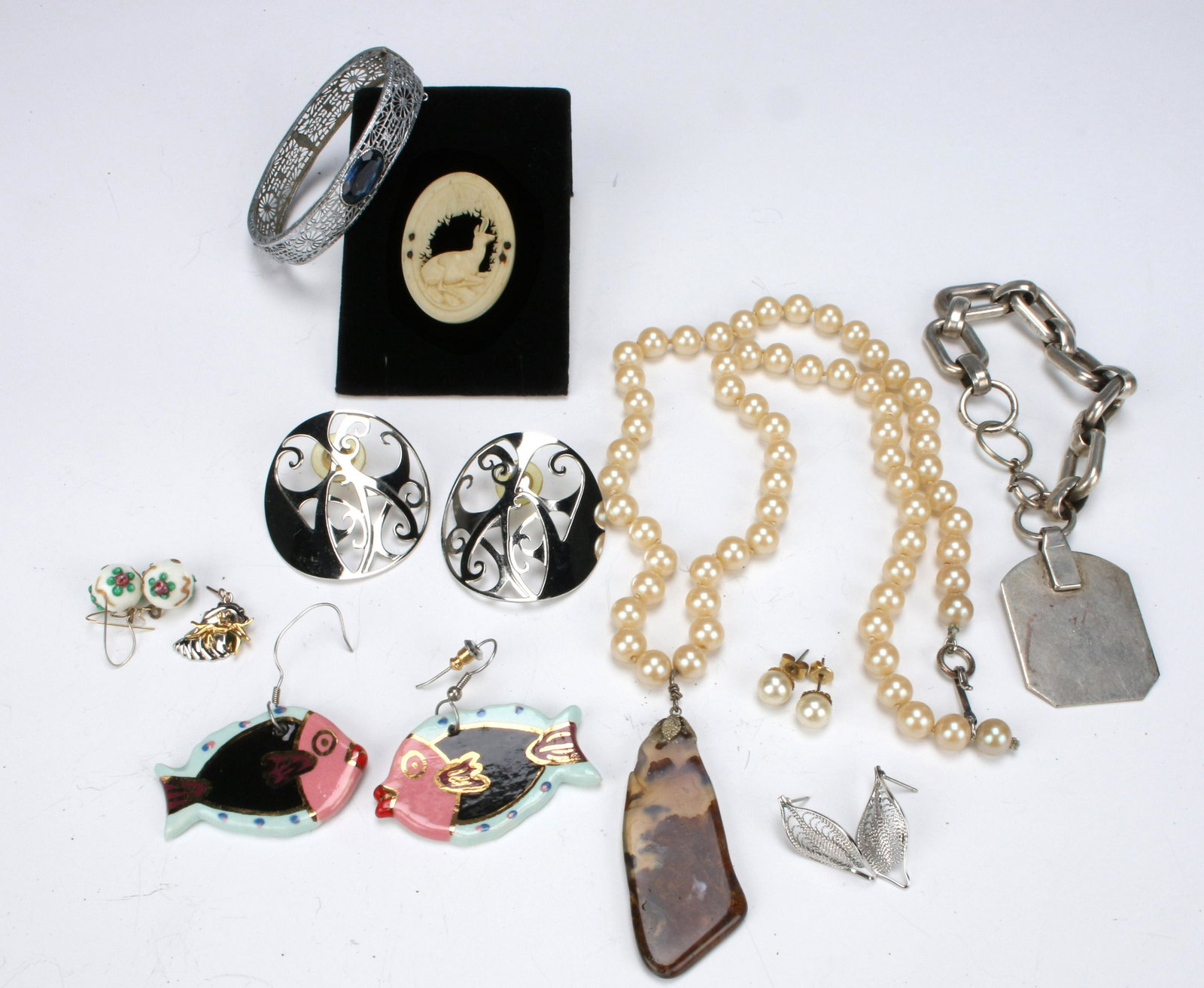 LOT OF JEWELRY WITH VICTORIAN CARVED STAG PIN: LOT OF JEWELRY WITH VICTORIAN CARVED STAG PIN<